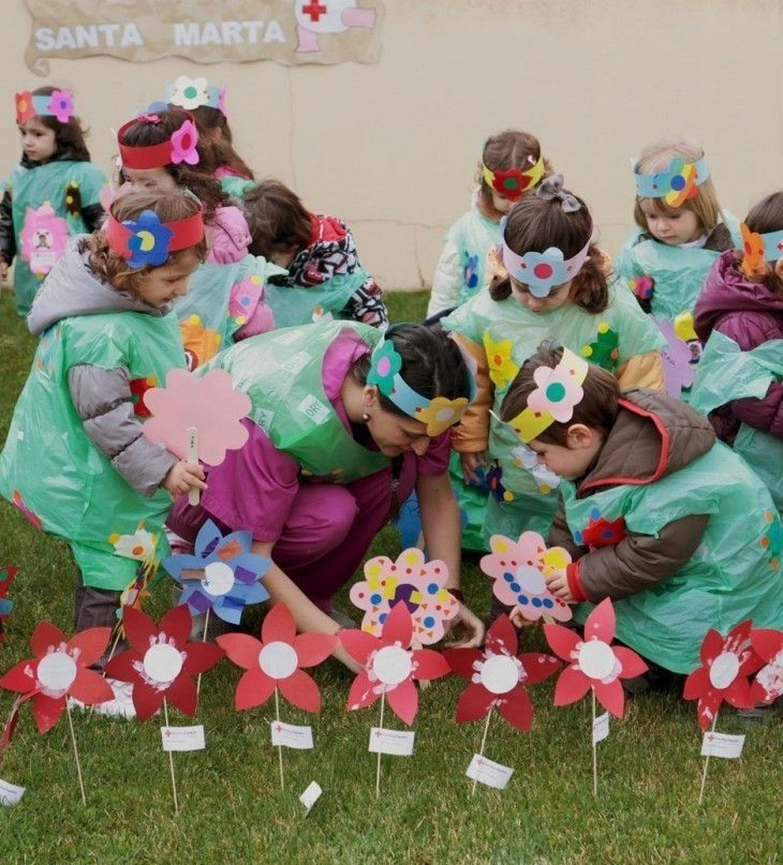 Cruz Roja celebra la llegada de la primavera con la 'Fiesta de las flores'