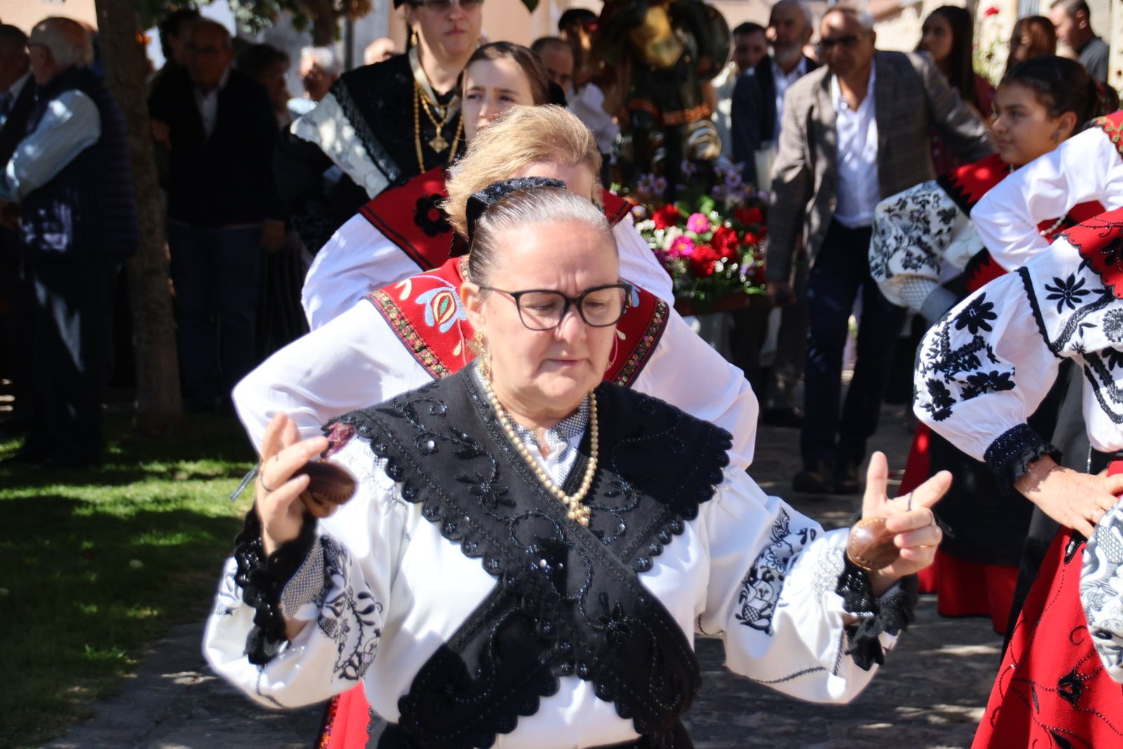 Misa en honor a San Miguel y bailes charros