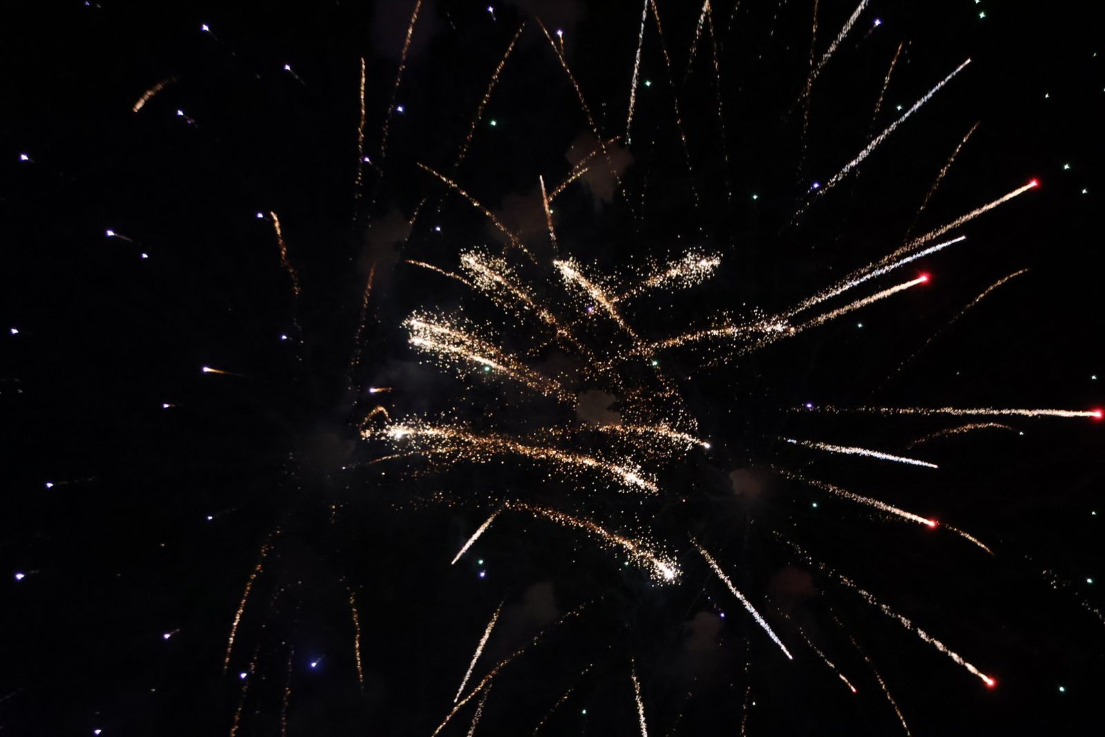 Fuegos artificiales en el entorno del Puente Romano
