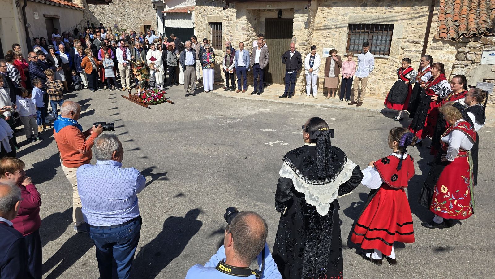 Misa en honor a San Miguel y bailes charros