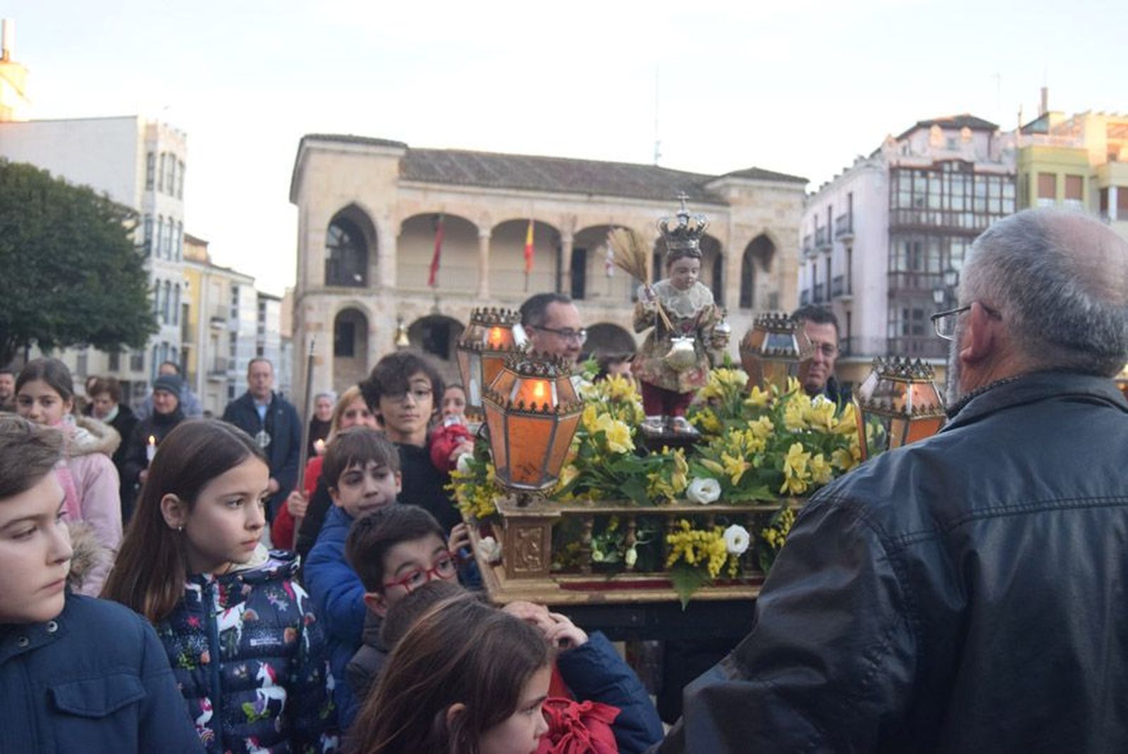 las-candelas-vuelven-a-unir-la-iglesia-de-san-juan-con-la-de-san-vicente-108