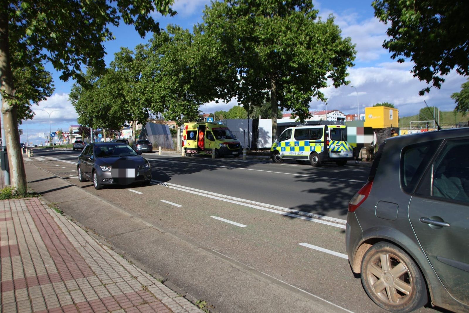 Accidente entre tres turismos en la avenida de San Agustín con tres personas heridas