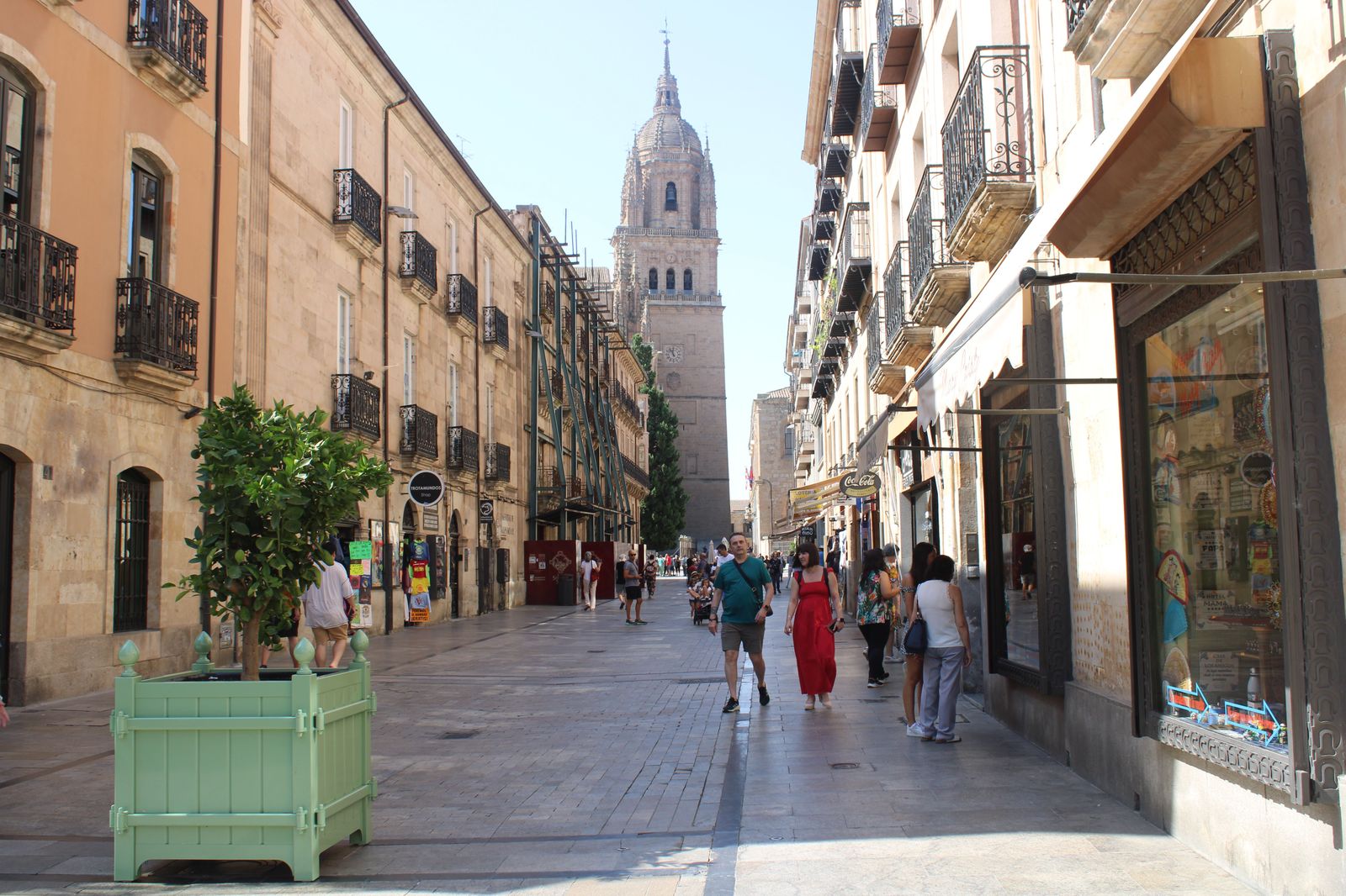 Gente, turismo, verano, paseando, calor. En Salamanca, archivo Gente, turismo, verano, paseando, calor. En Salamanca, archivo