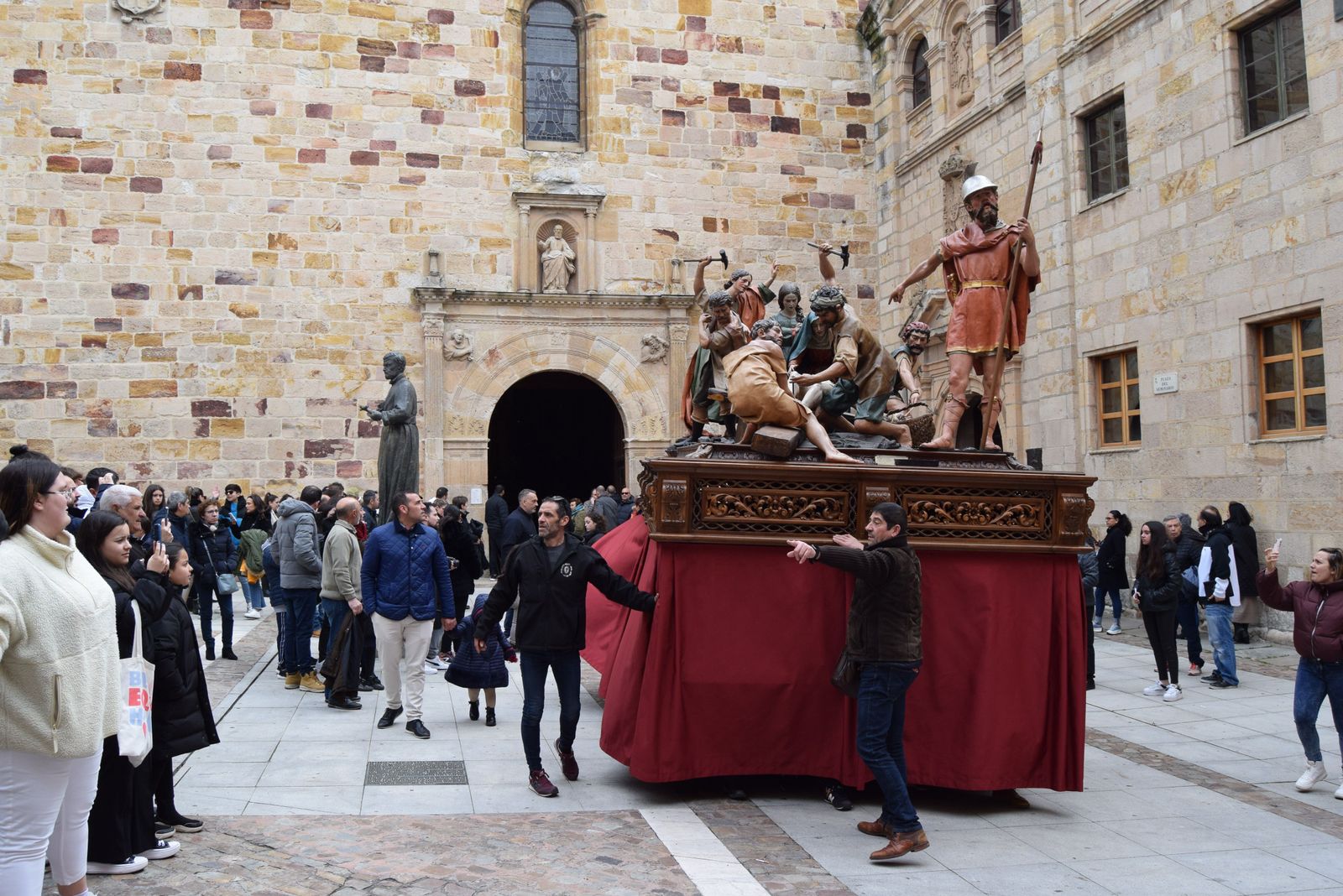 traslado-de-pasos-de-semana-santa-16