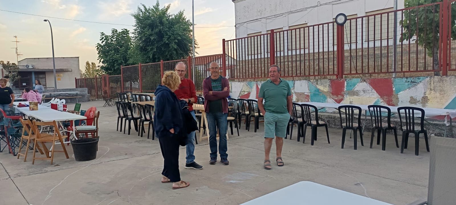 Los vecinos de Pereña de la Ribera se van de cena popular