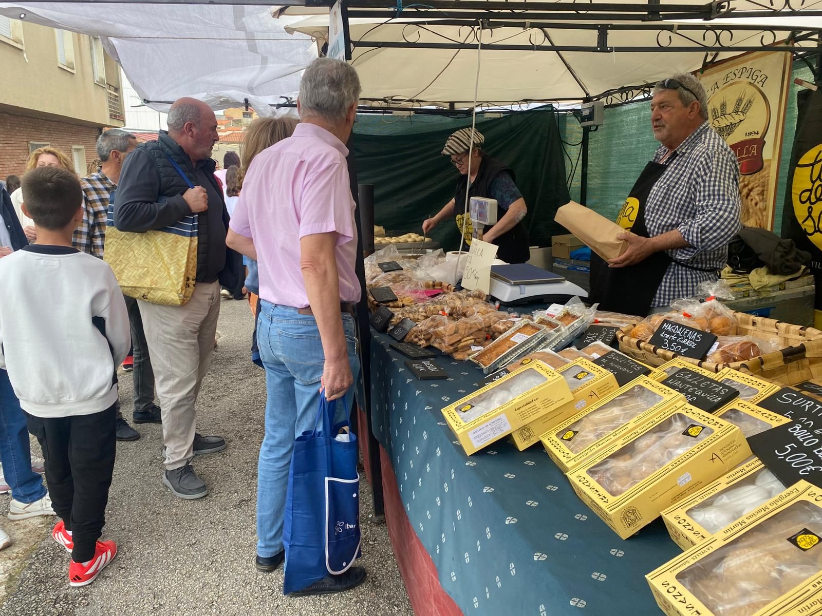 La Feria del Queso de Hinojosa trae sabor tradicional y oficio a Salamanca