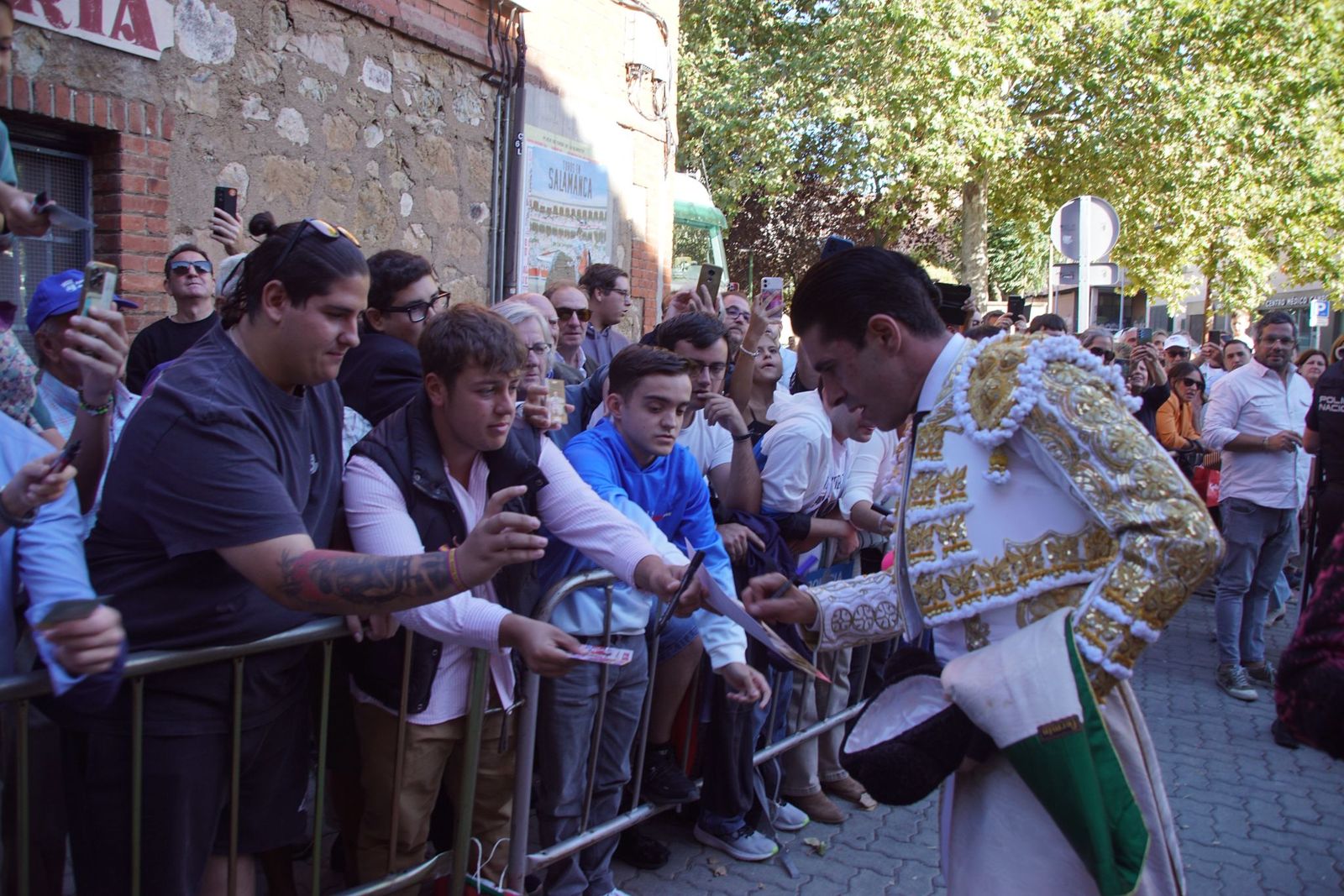 Así ha vivido la afición salmantina el adiós a la feria desde los tendidos: imágenes del ambiente en la corrida concurso
