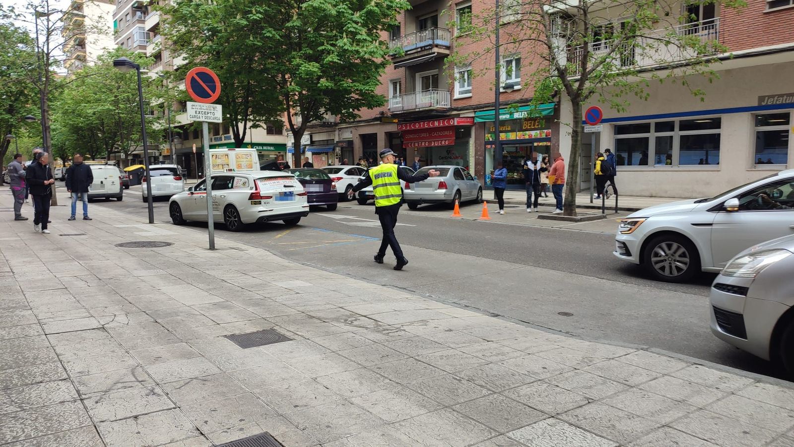 Imagen de la Policía Local en la avenida Príncipe de Asturias