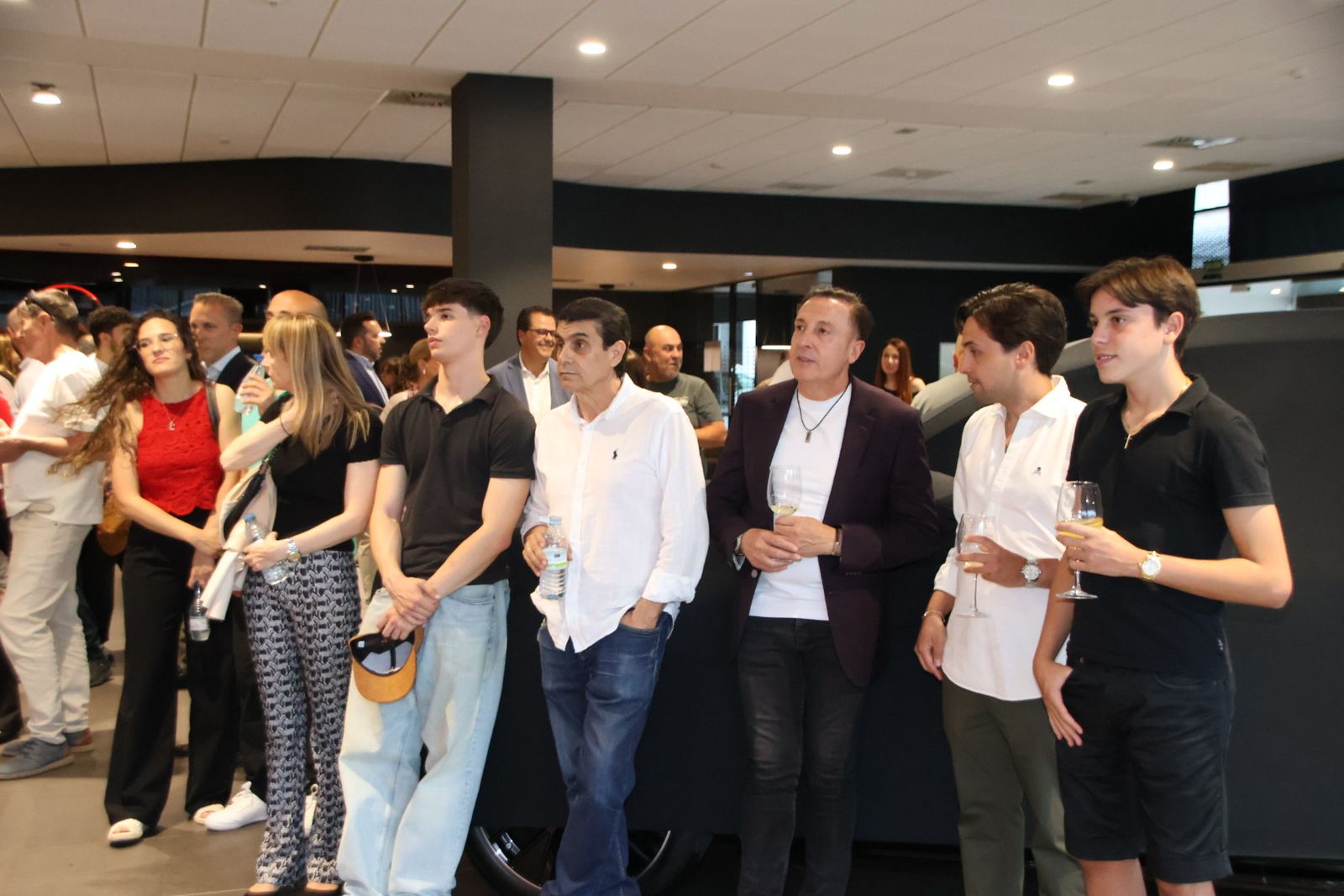 Presentación dos coches en la mercedes