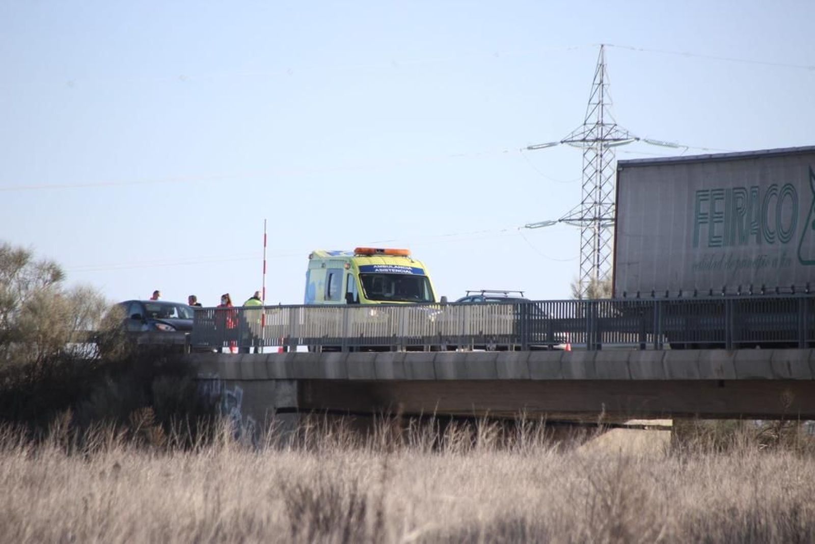 Accidente en el polígono colisión turismo y camión