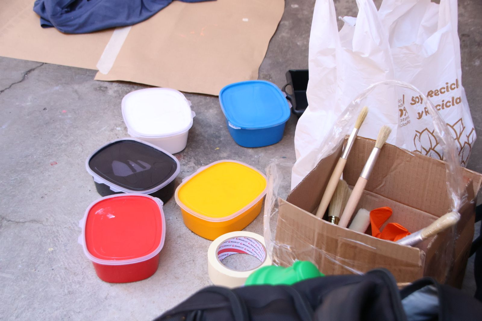 Los artistas de la Plaza del Oeste comienzan a pintar los murales