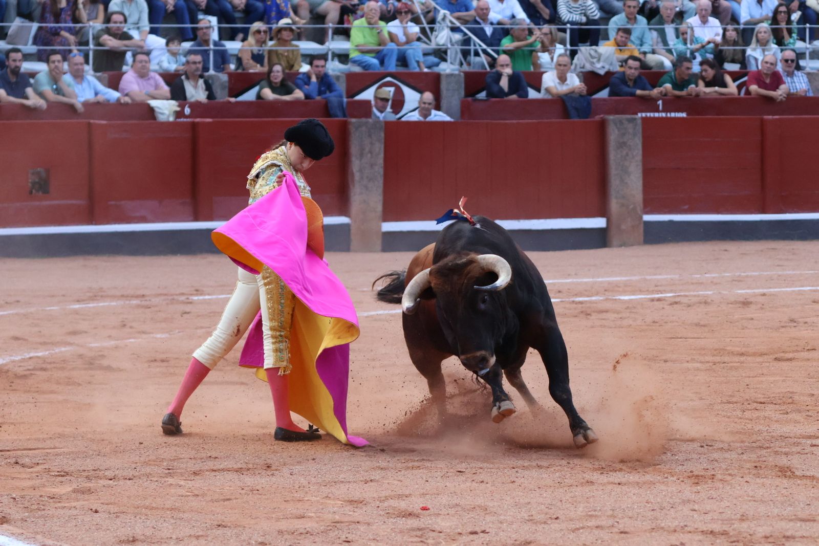 La Glorieta revive el aroma de la feria taurina con el primer festejo: Lea Vicens, Raquel Martín y Olga Casado