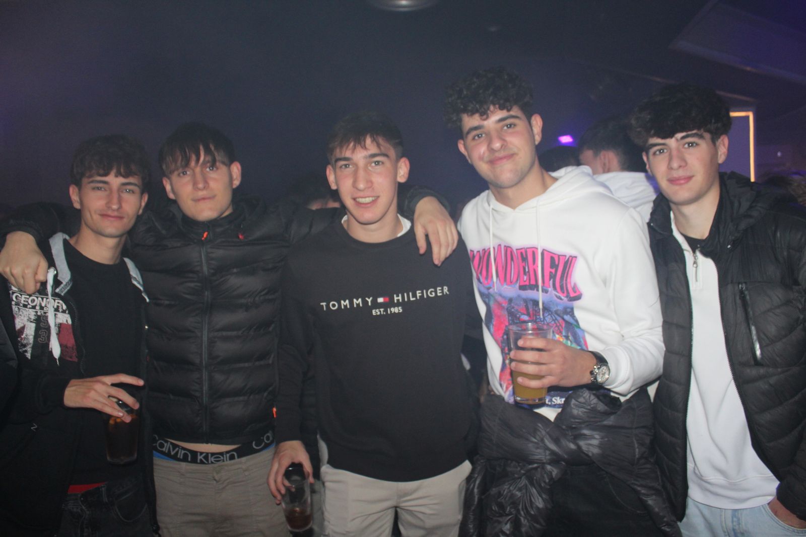 El Fin de Año Universitario continua por los bares de la capital del Tormes tras las doce campanadas