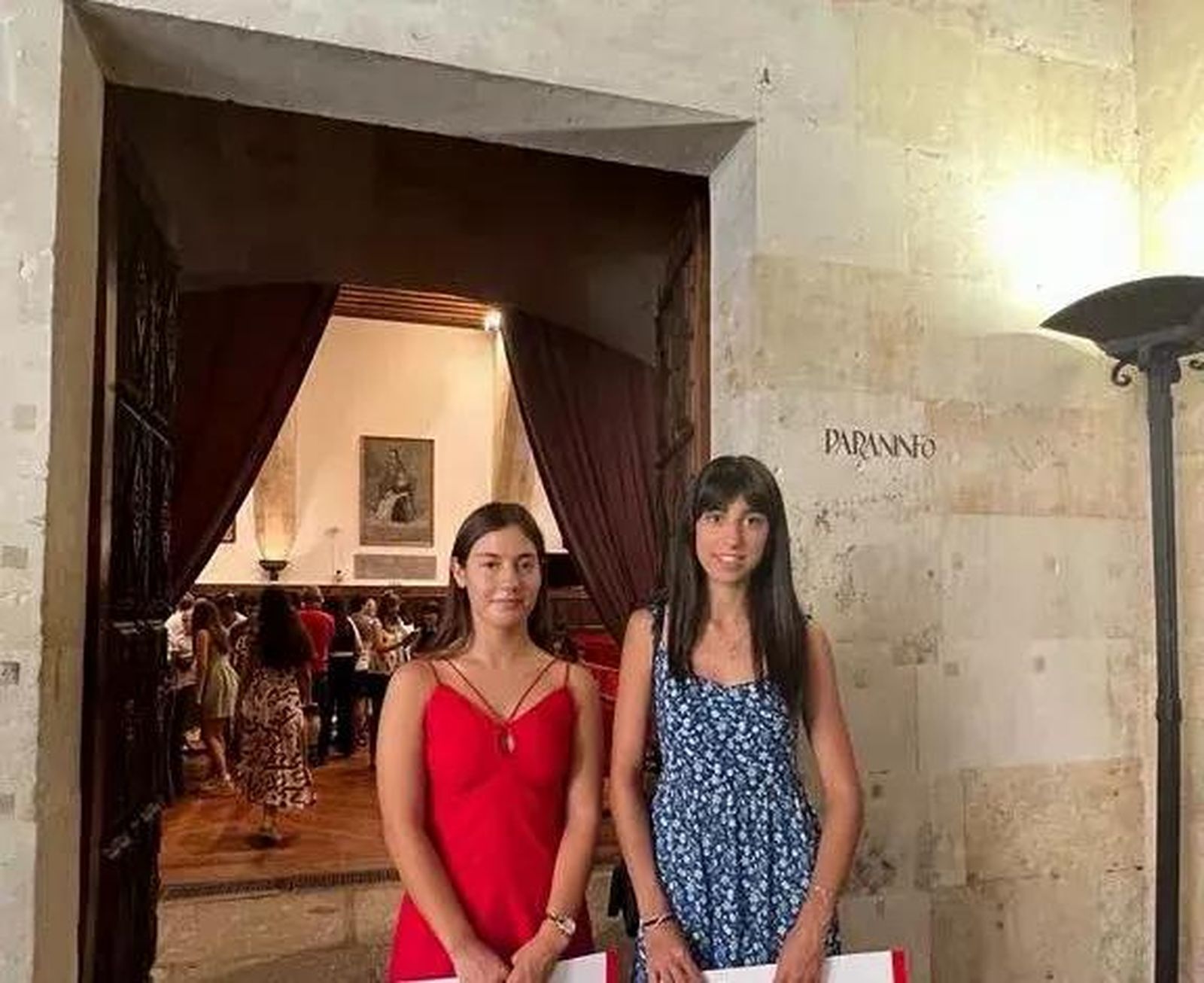 Imagen de las dos alumnas-Benavente Digital