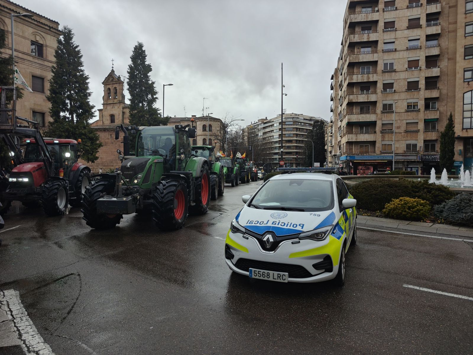 En imágenes la marcha con tractores y vehículos de campo en Salamanca en protesta contra Mercosur