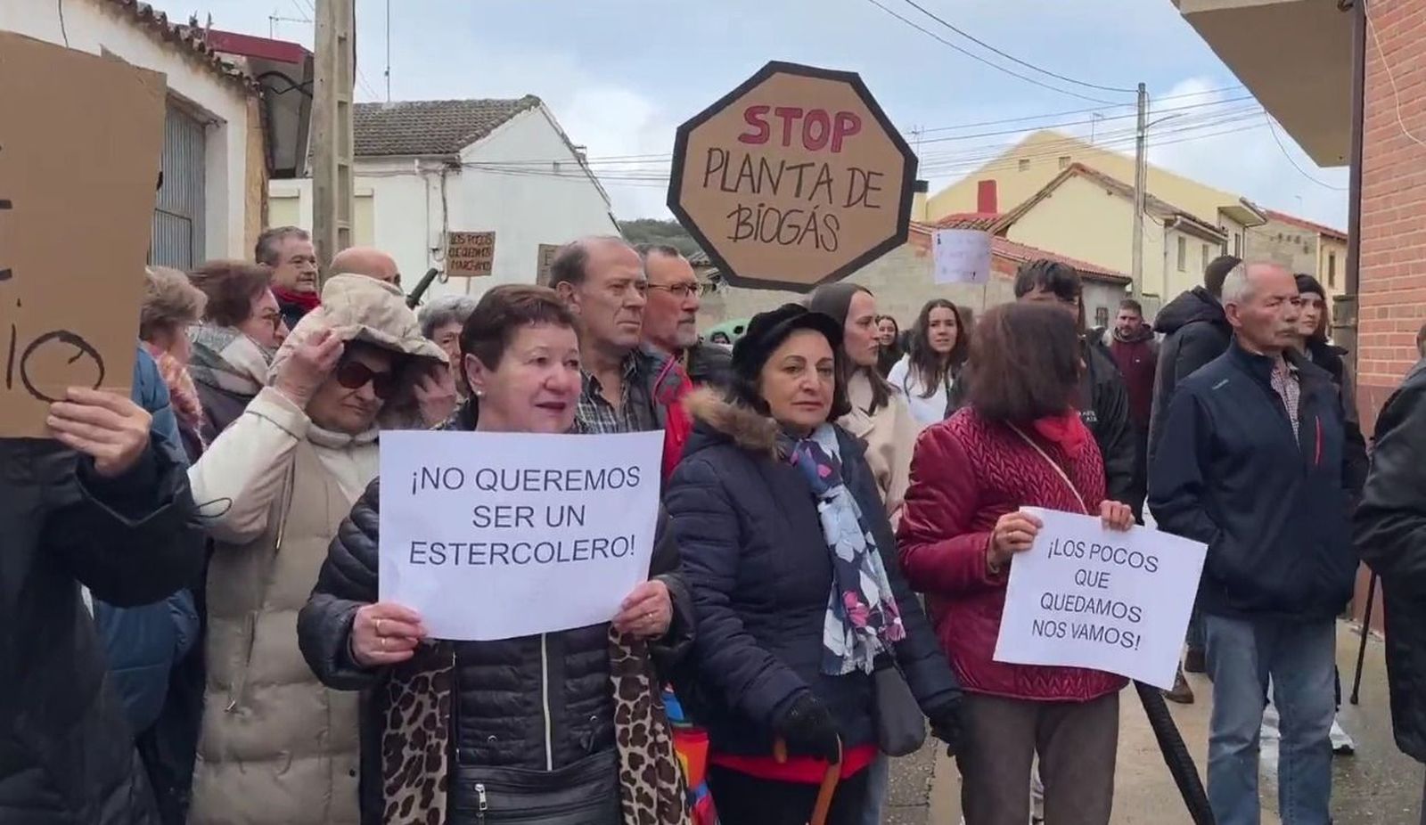 Imagen de la manifestación en contra de la planta de biogás en Junquera de Tera.