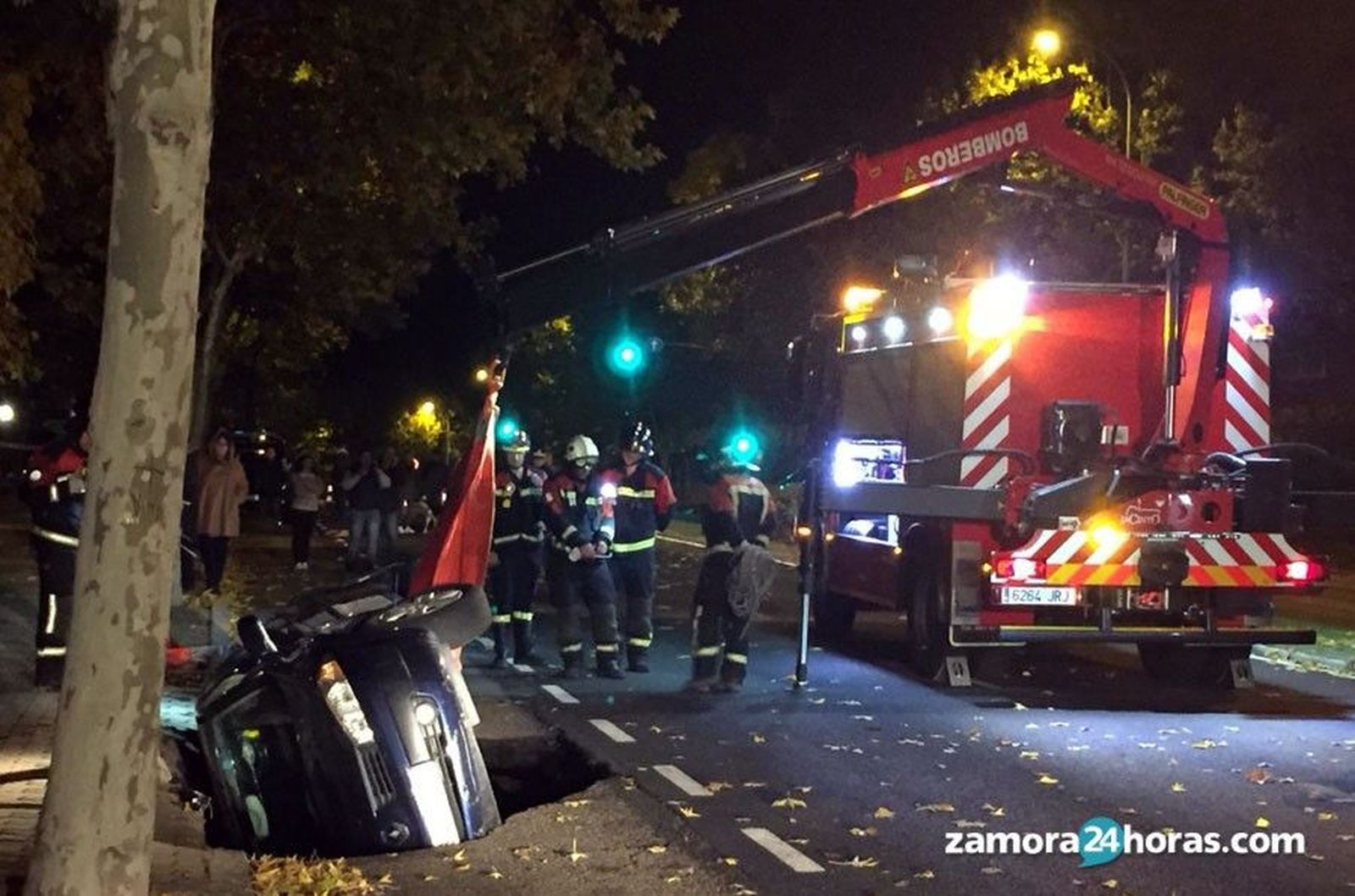 Coche en socavón zamora