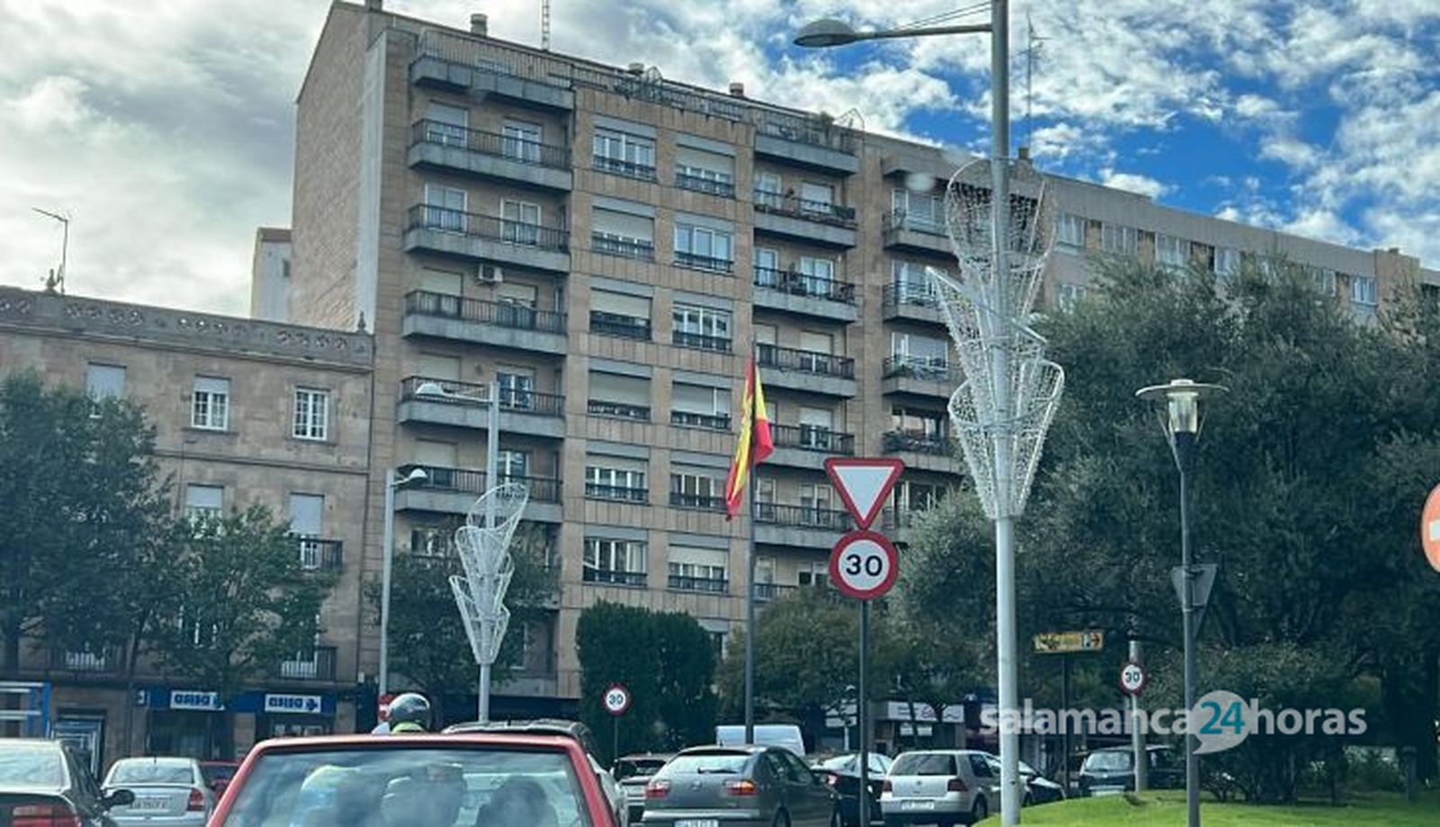 Puesta de las primeras luces de Navidad 2023 en Salamanca capital. Fotos S24H (5)