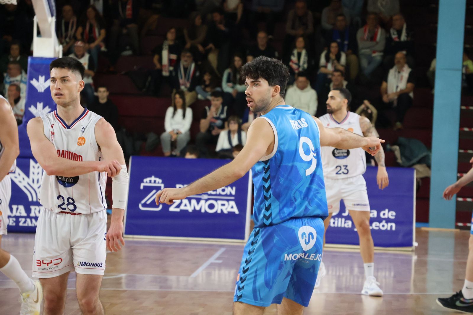 GALERÍA | Revive en imágenes el encuentro entre el CB Zamora y el Obradoiro