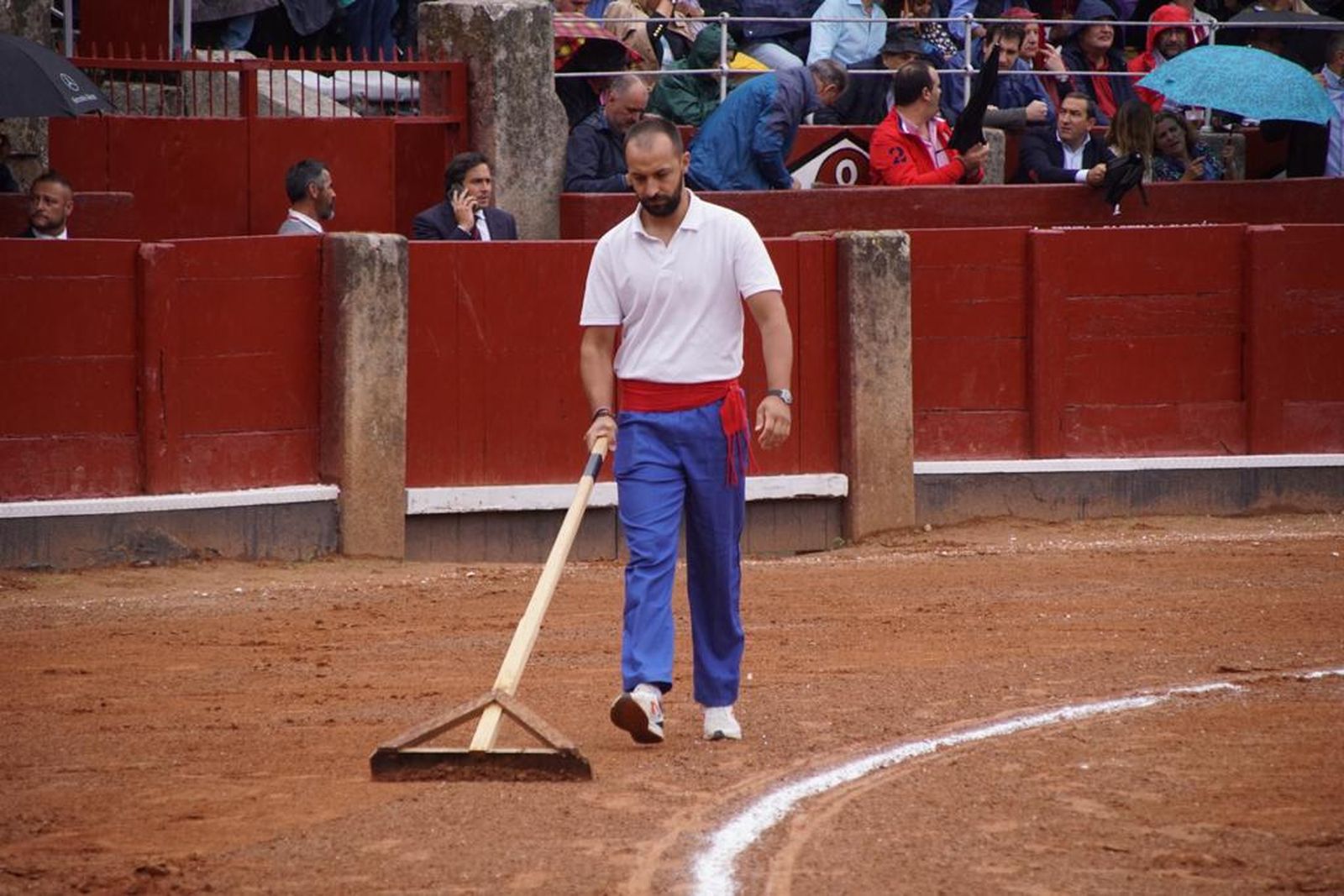 tendidos-de-la-glorieta-durante-la-corrida-de-garcia-y-olga-jimenez-27