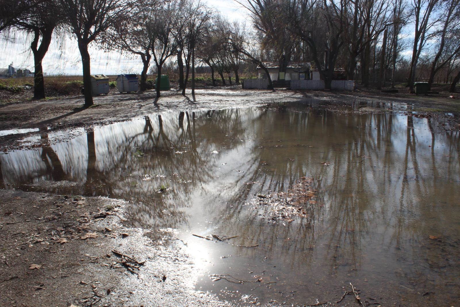 huerta-el-tormes-crecido-tras-las-ultimas-lluvias-inunda-la-playa-y-la-zona-de-ribera-15