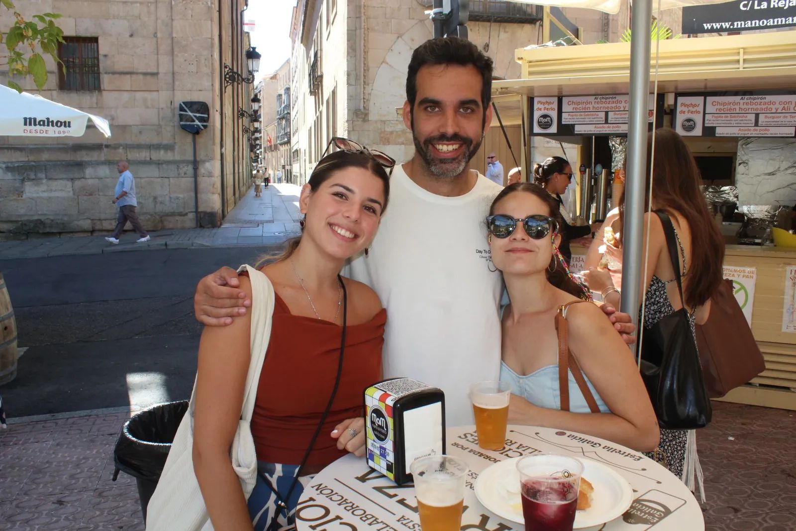 Ambiente en la Feria de Día en el mediodía de este sábado