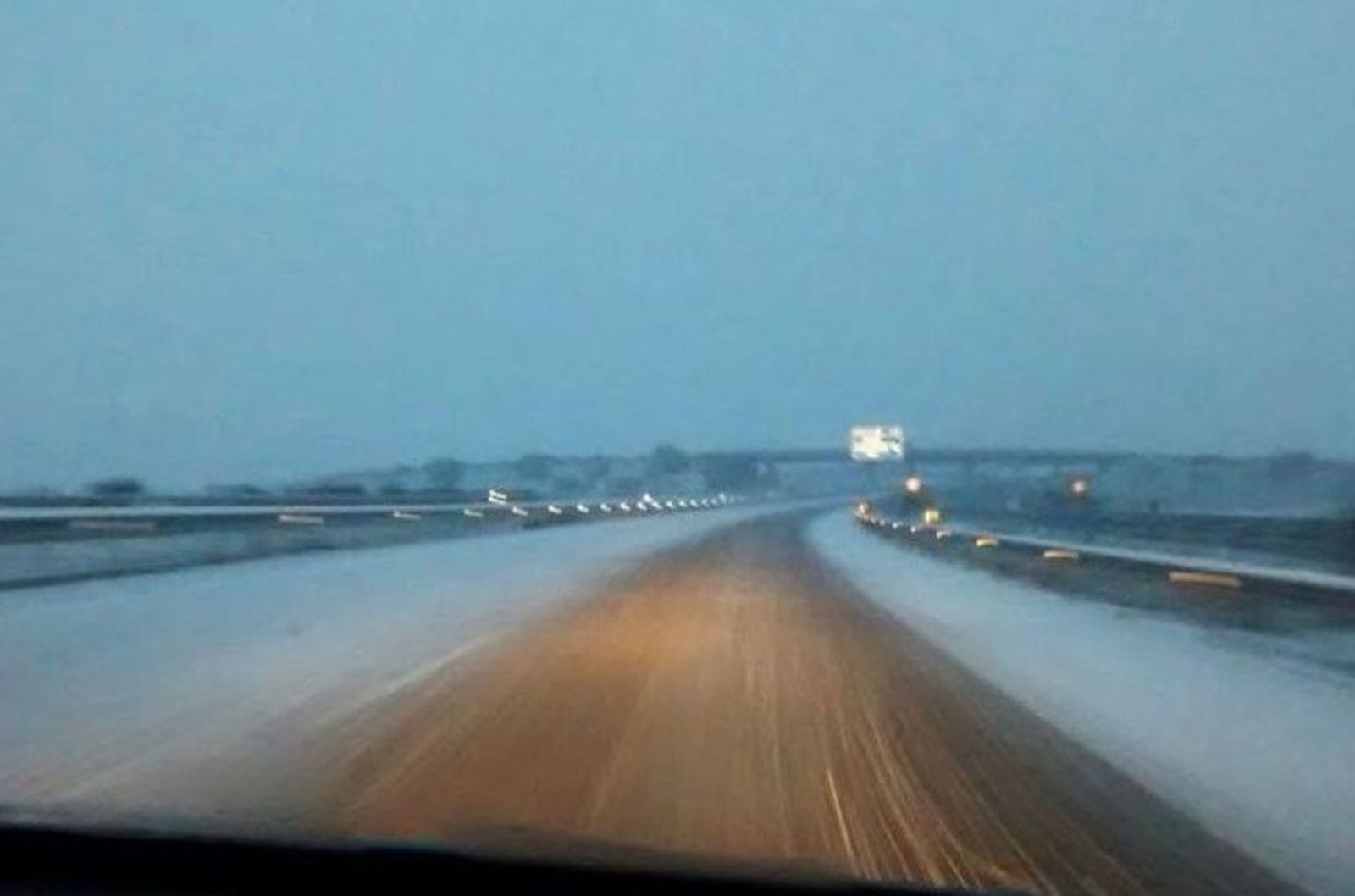 Nieve carretera noche