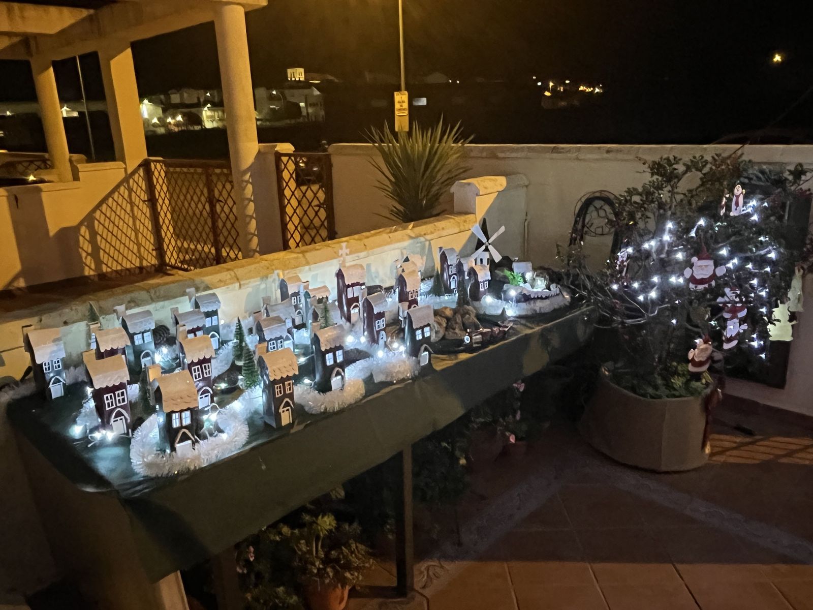 c-g-a-decoracion-navidena-situada-en-una-vivienda-de-villares-de-la-reina-6