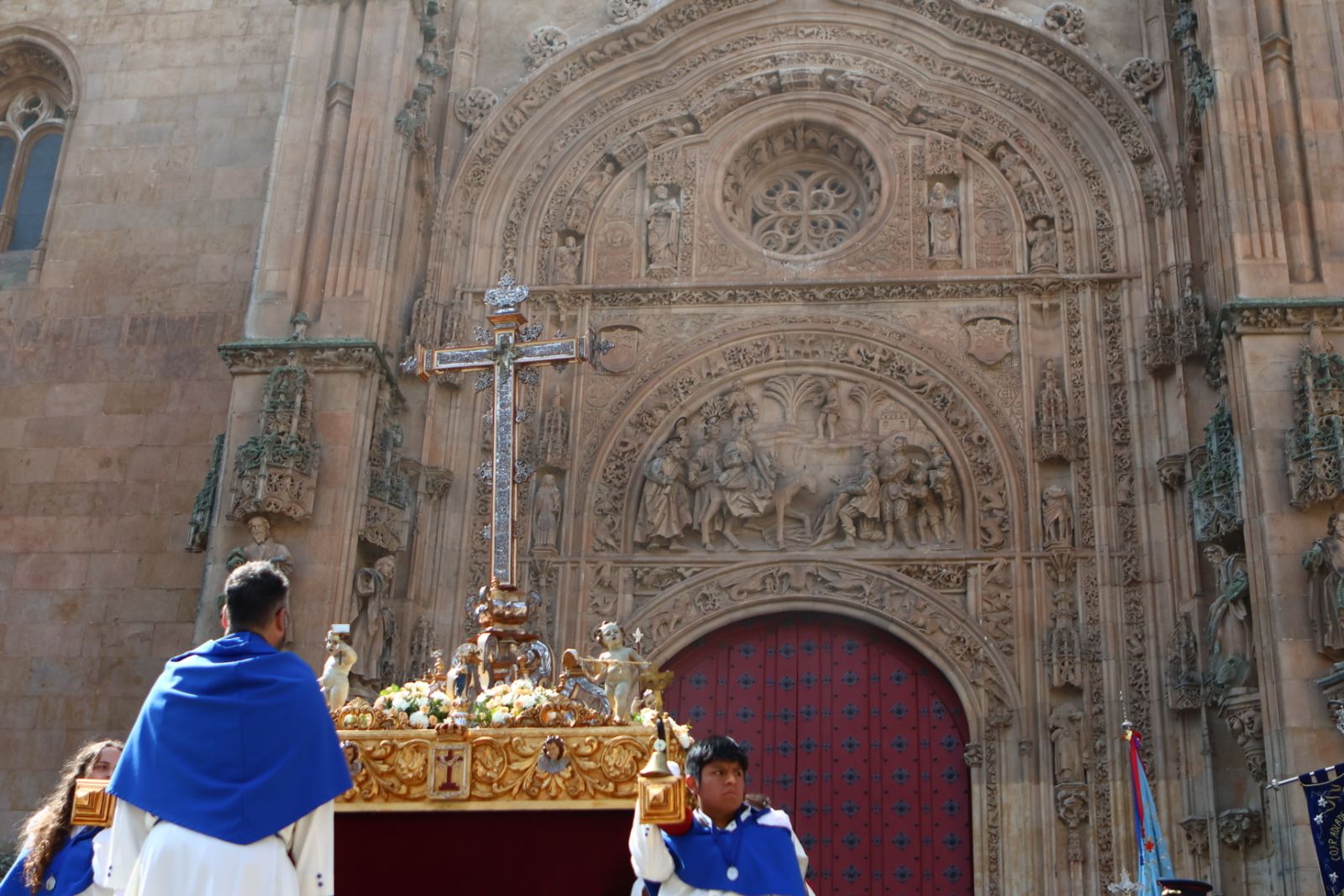 Procesión del encuentro de Nuestra Señora de la Alegría y Jesús Resucitado en el Domingo de Resurrección en Salamanca