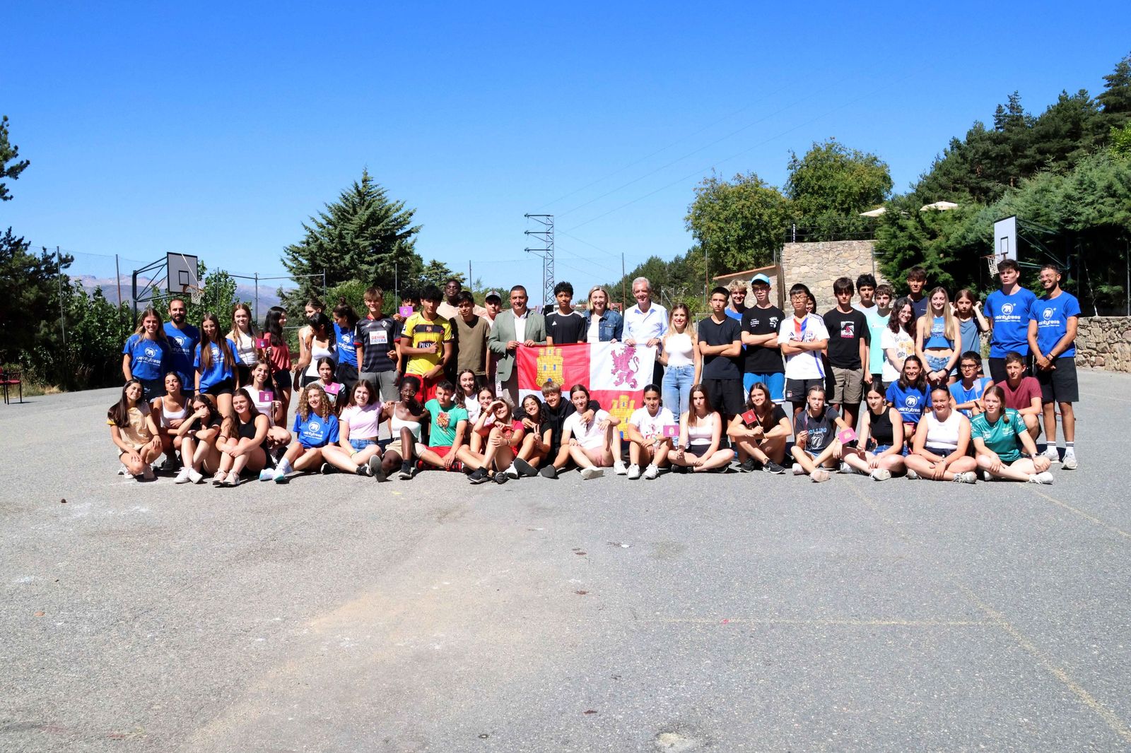 Campamento de multiaventura que se celebra en Navarredonda de Gredos Campamento de multiaventura que se celebra en Navarredonda de Gredos