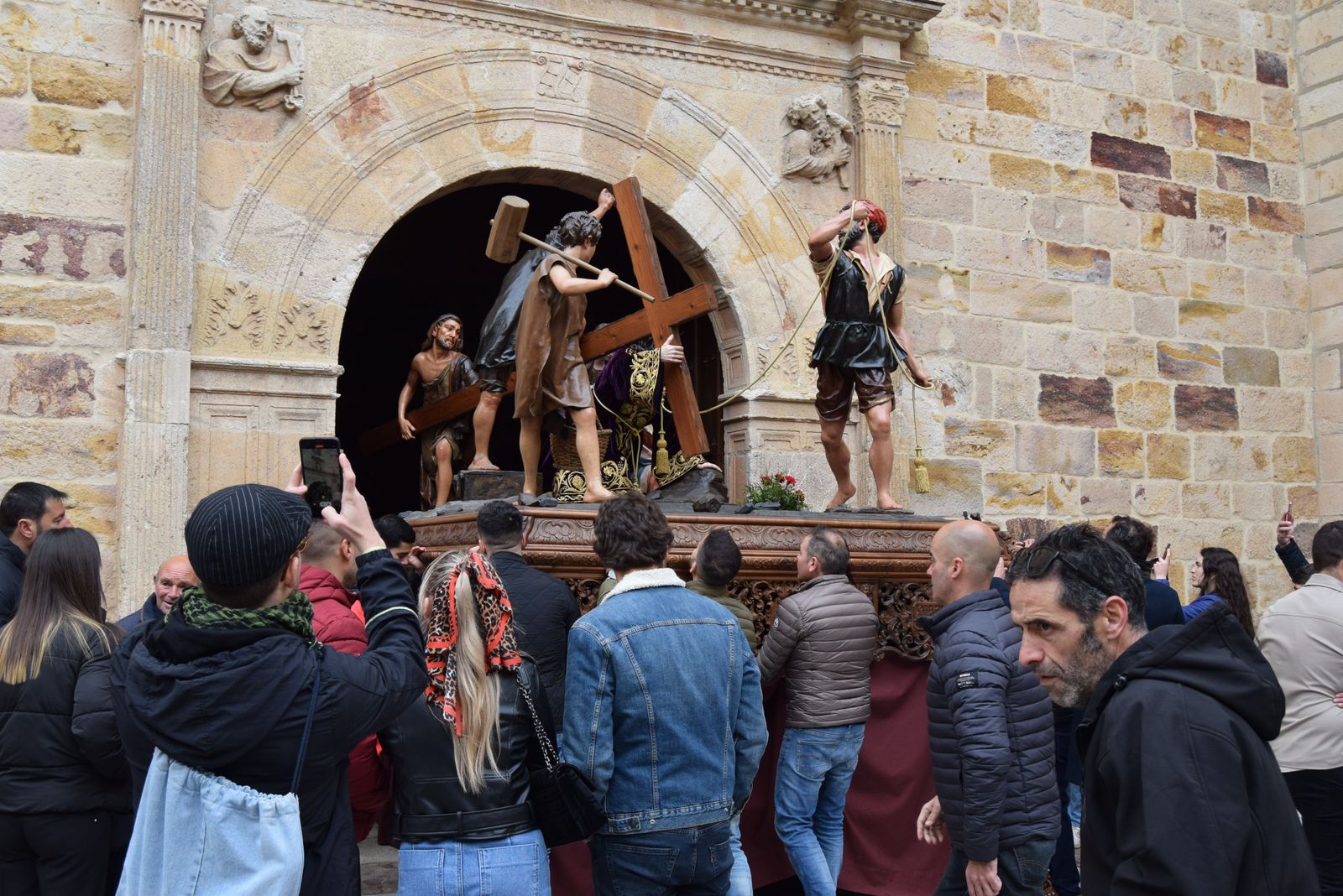 traslado-de-pasos-de-semana-santa-42