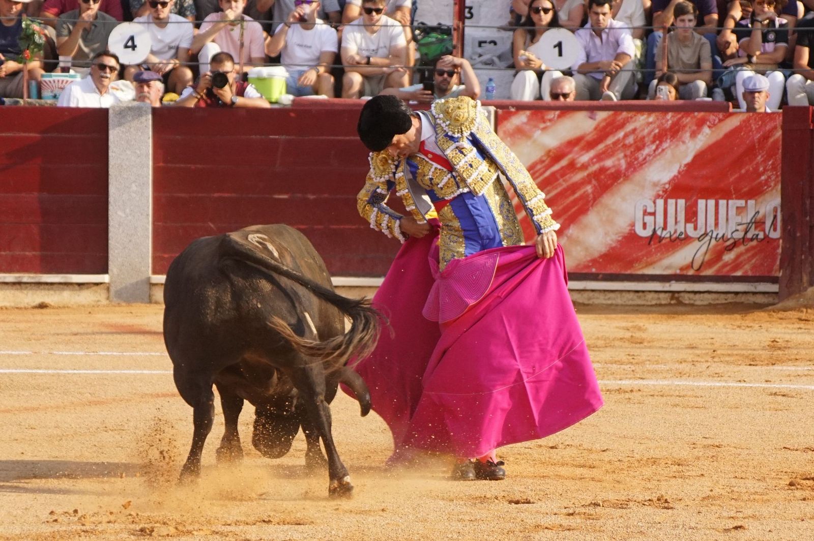 : Emilio de Justo y Diosleguarde cierran en hombros una feria de Guijuelo marcada por las despedidas de El Capea y Javier Castaño