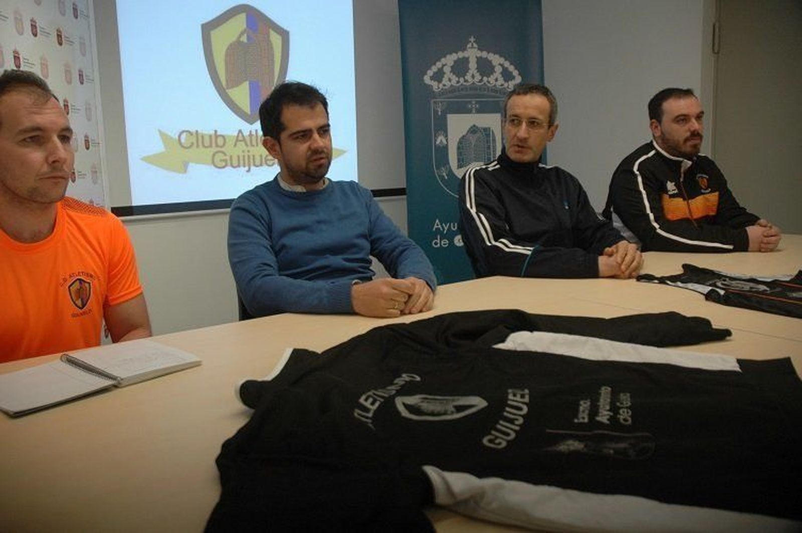 El club de atletismo de Guijuelo presenta su nueva equipación