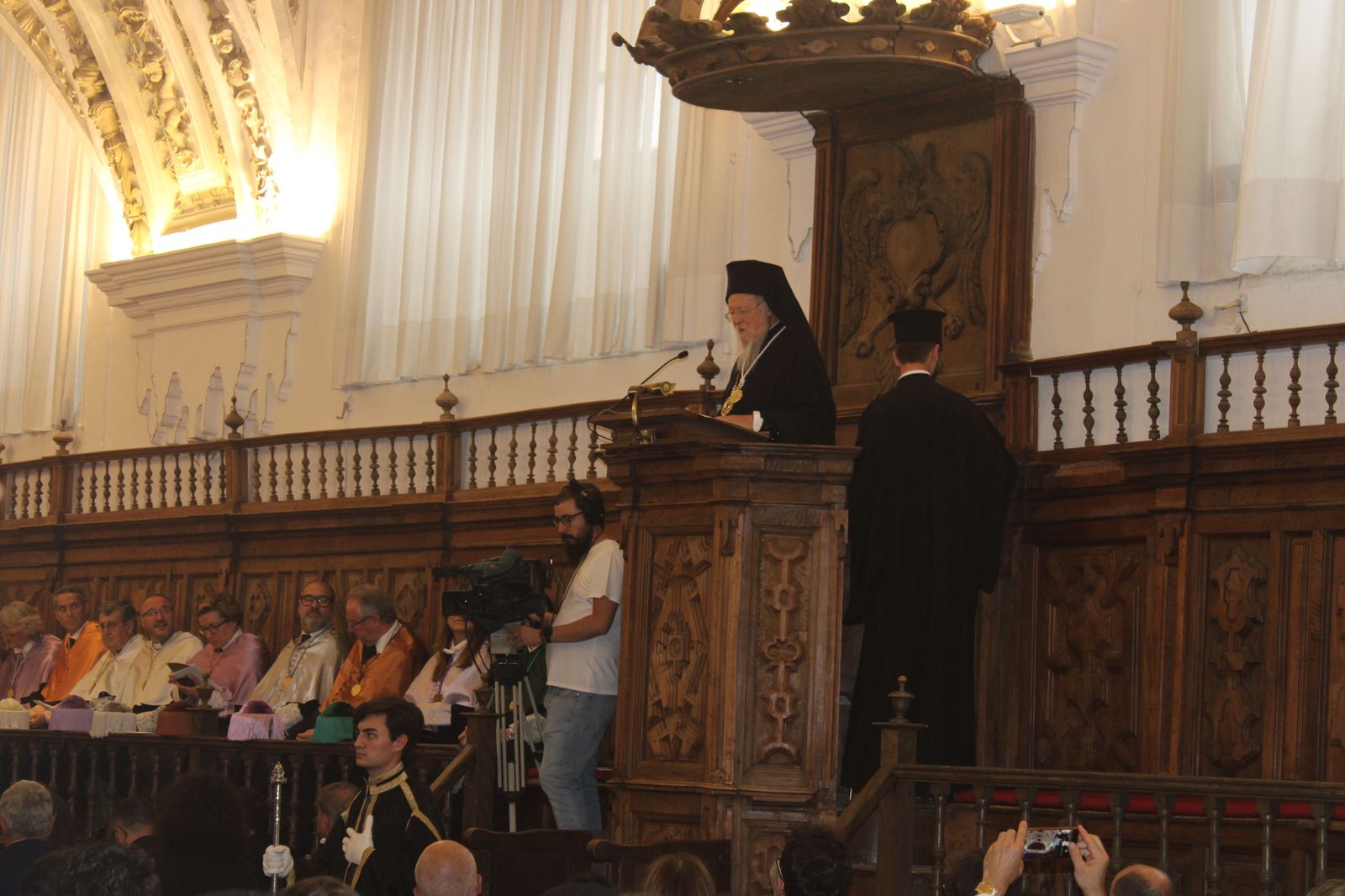 investidura-como-doctor-honoris-causa-de-la-universidad-pontific-14