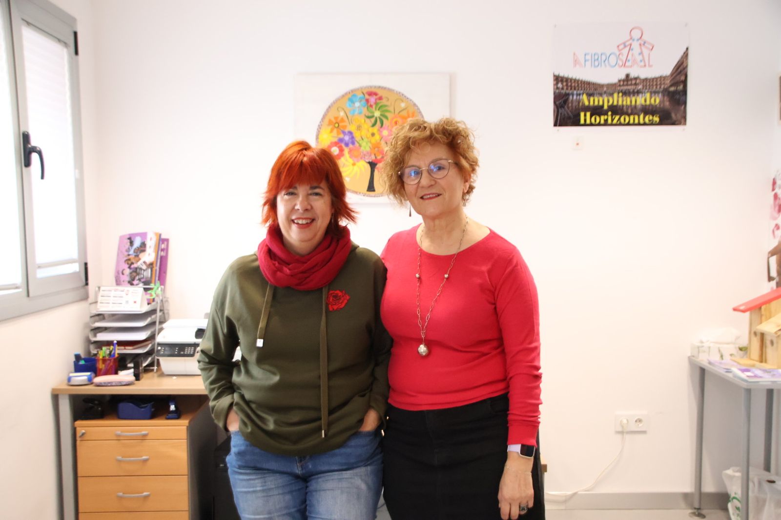 Juncal, presidenta de la asociación, junto a Pepa, psicóloga colaboradora