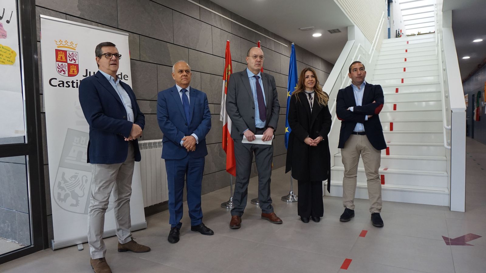 el-director-general-de-centros-e-infraestructuras-jose-migel-saez-visita-la-ultima-fase-al-ceip-maria-moliner-de-castellanos-de-moriscos-8