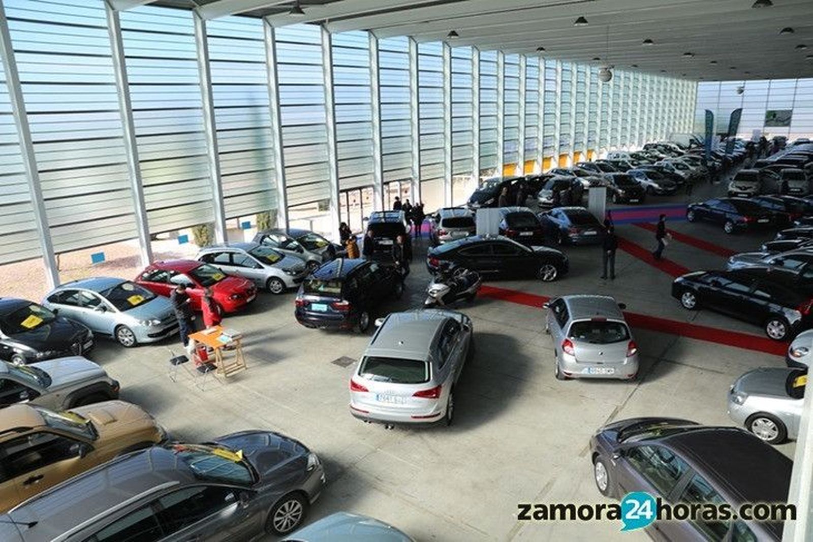 La matriculación de coches sigue en positivo gracias a las empresas