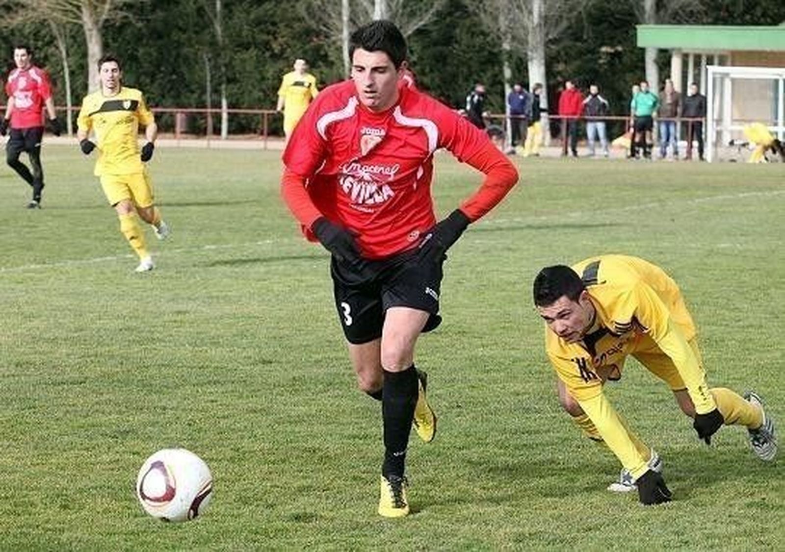 El Béjar encuentra la recompensa a sus últimas semanas ganando al Villaralbo