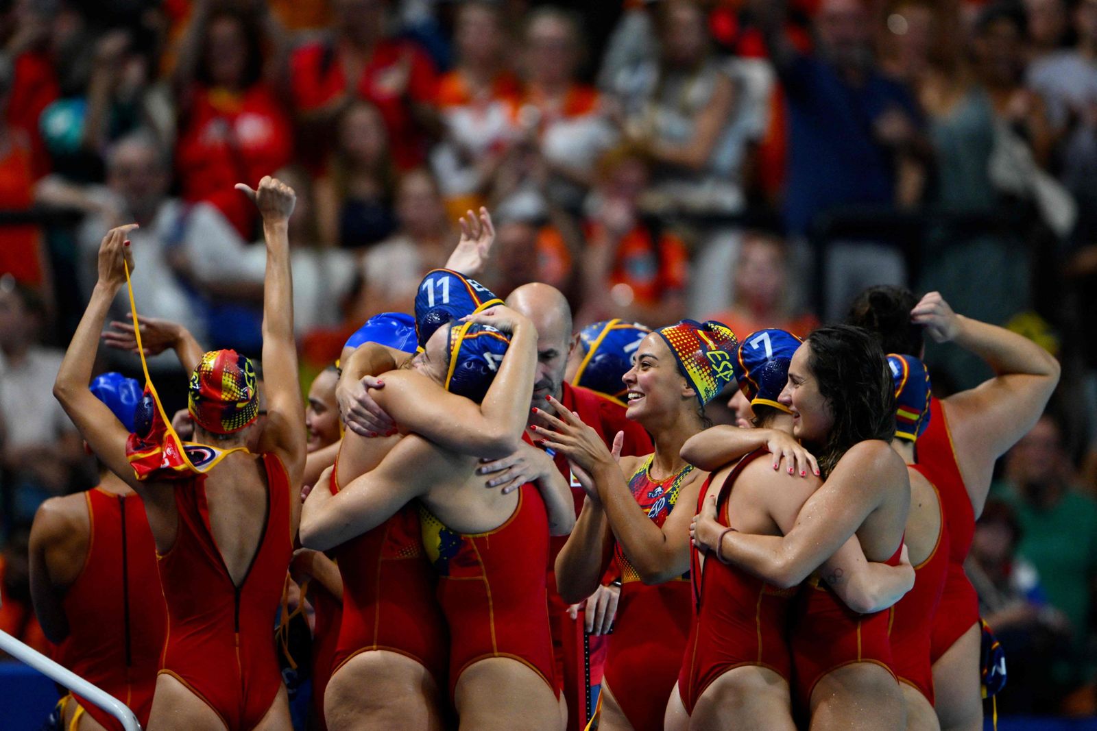 La Selección Española femenina de Waterpolo se alza con el oro olímpico. Foto @depominoritario