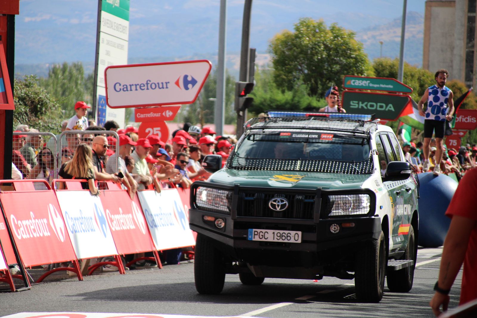 Así es el dispositivo de seguridad de la Guardia Civil en una etapa de La Vuelta