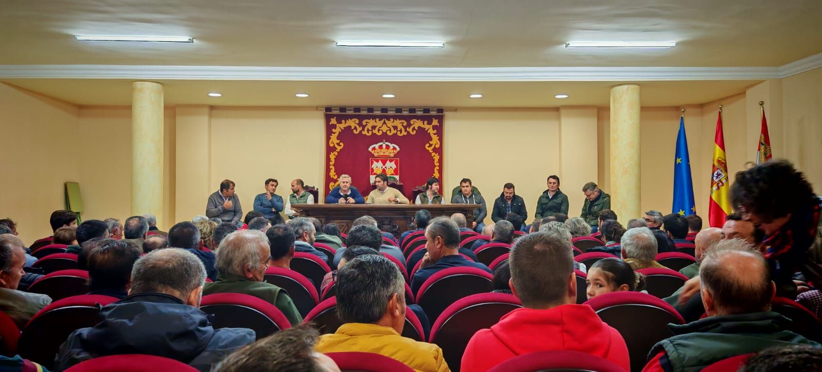 Reunión celebrada el 7 de noviembre para exigir soluciones ante la Dermatosis y la situación del saneamiento ganadero