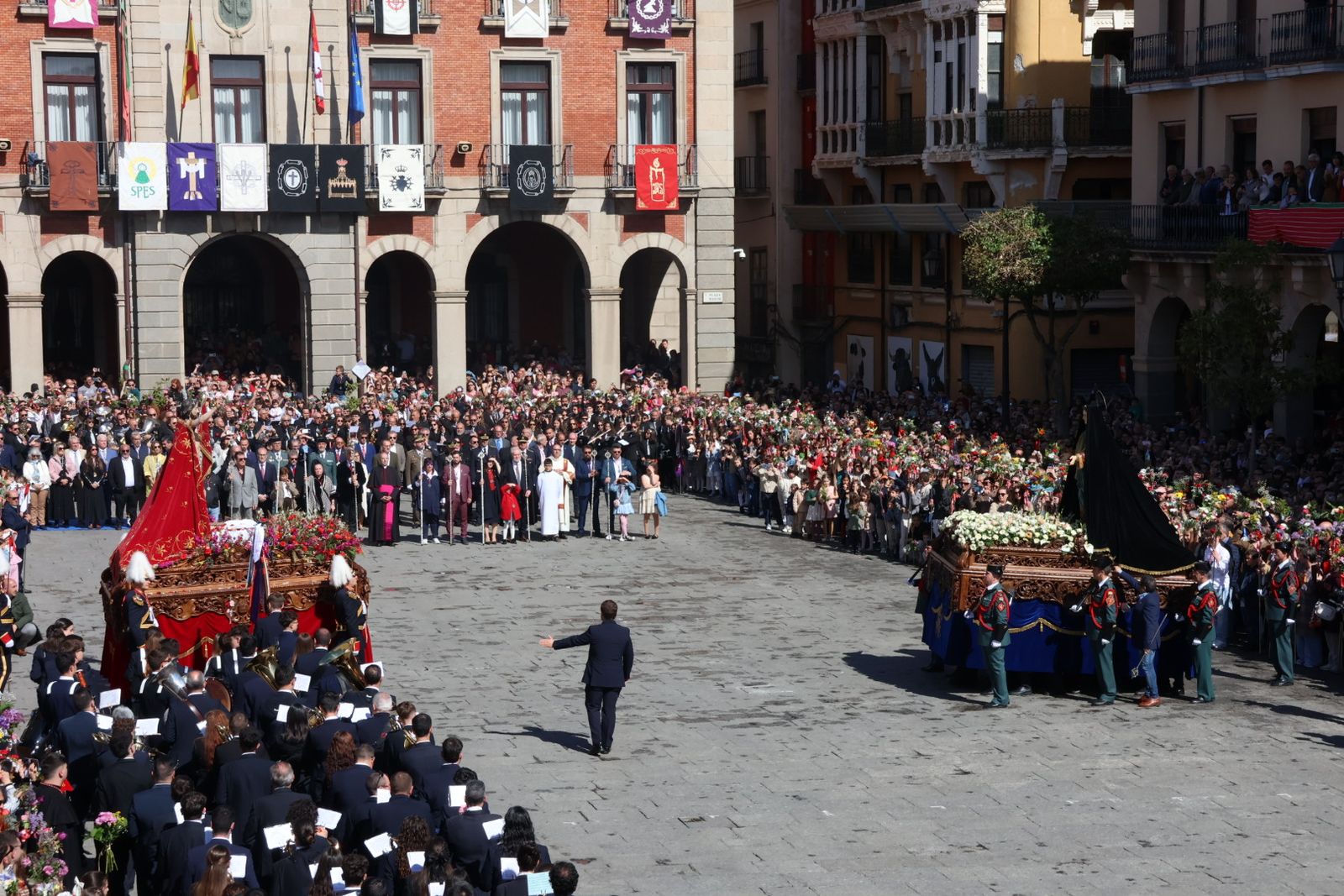 GALERÍA | Revive en imágenes la procesión de la Santísima Resurrección