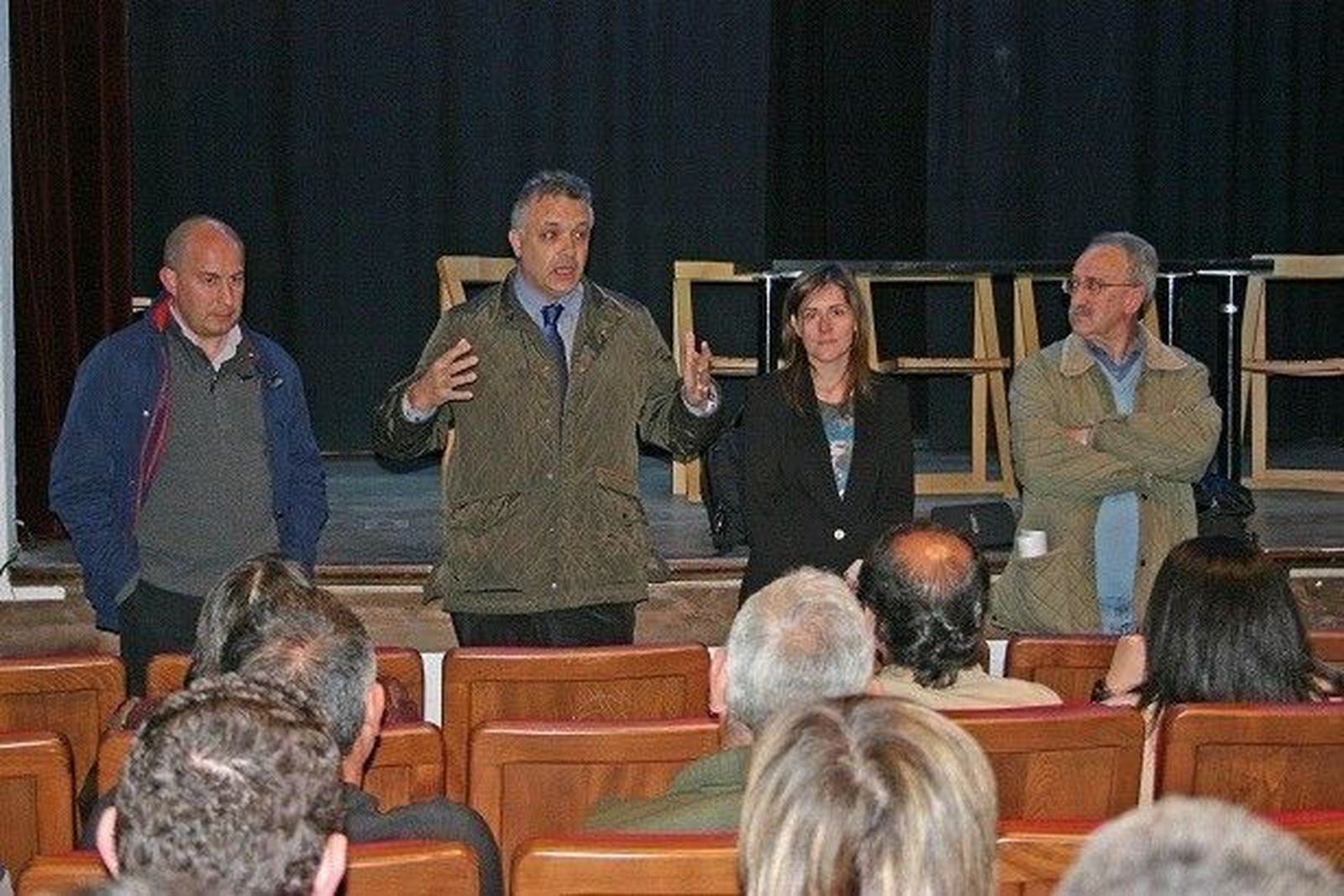 La villa acoge una reunión entre empresarios de la Sierra con la Fundación de la USAL