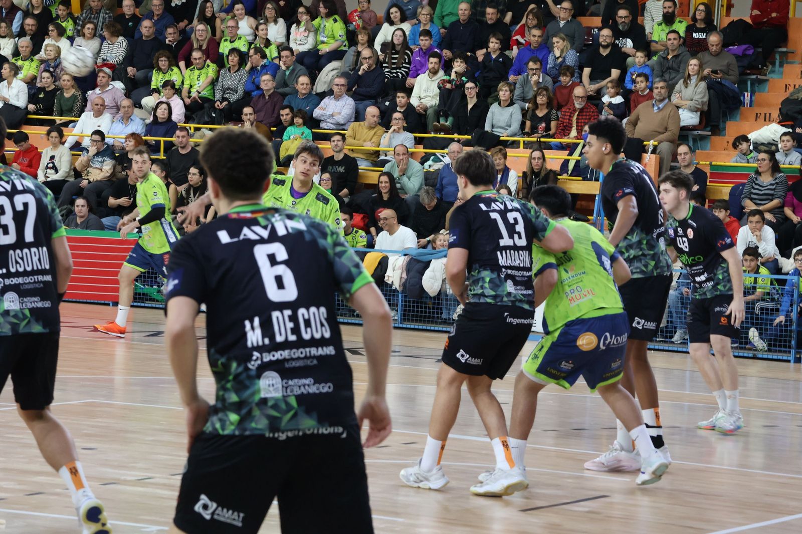 GALERÍA | Duelo de alturas entre el BM Zamora y el Torrelavega