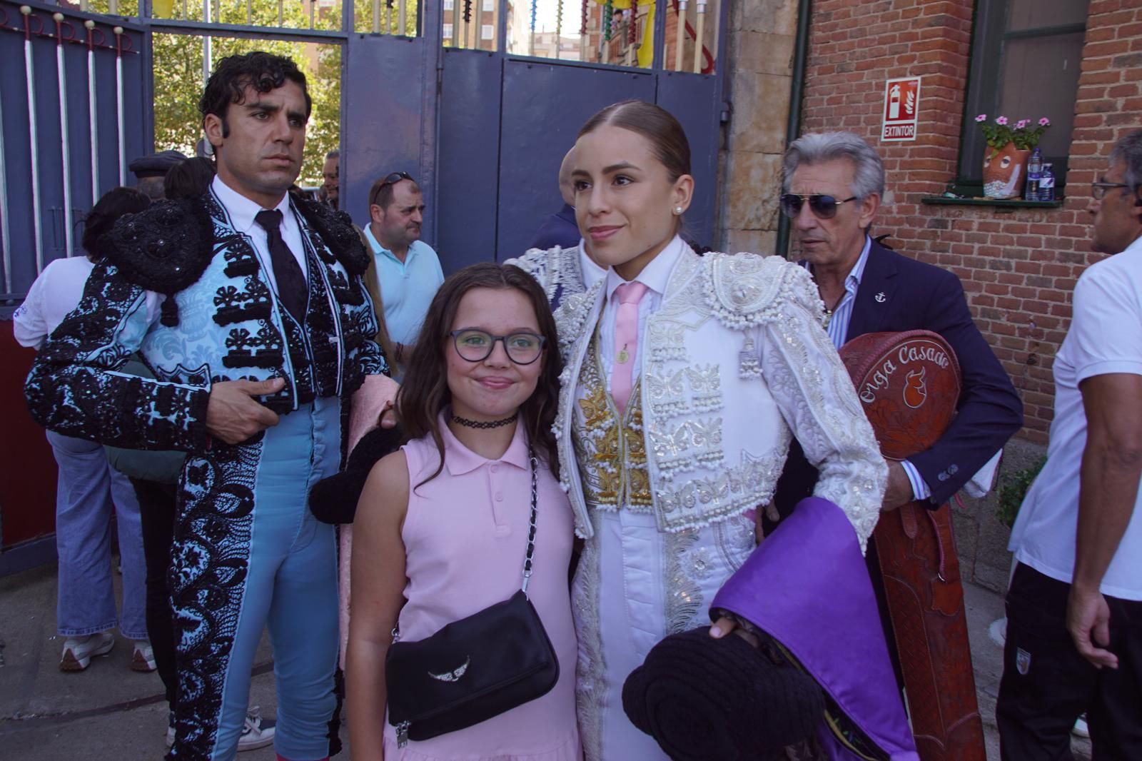 Así han vivido los salmantinos el primer festejo de la feria taurina 2025: imágenes del ambiente en los tendidos y en el patio de cuadrillas