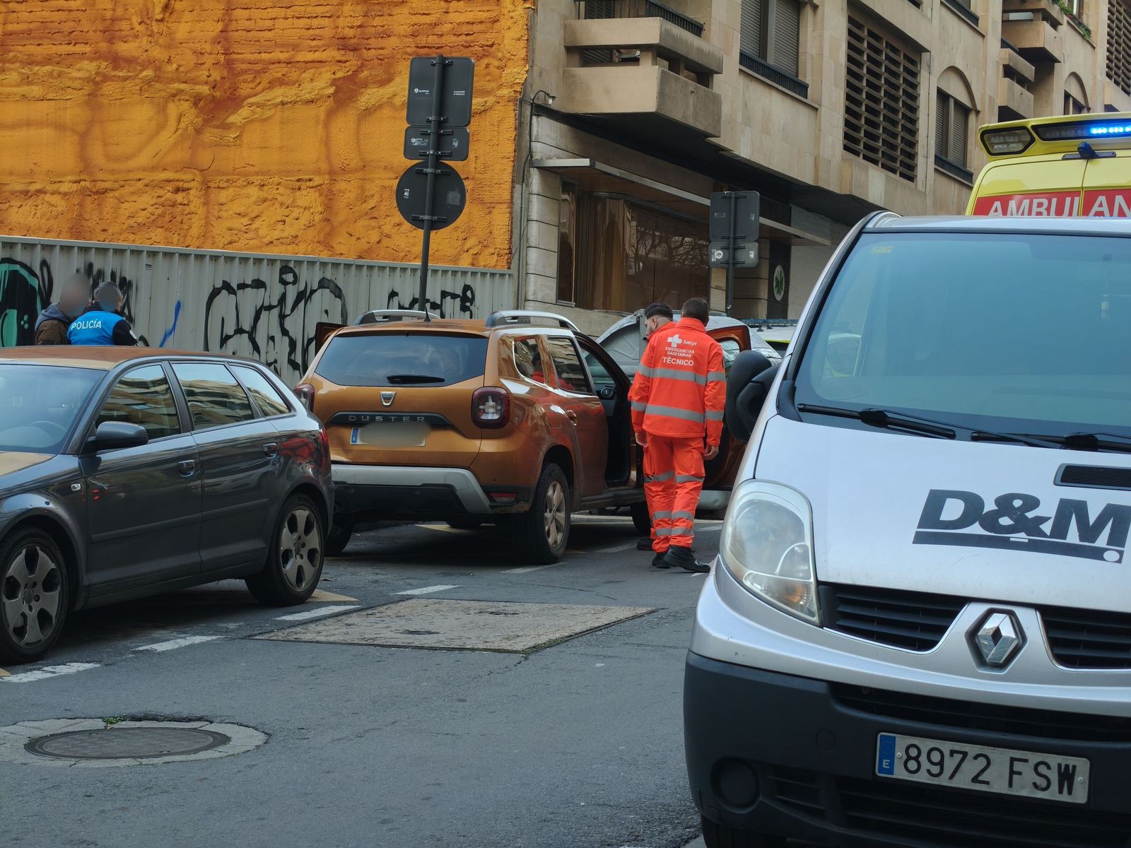 Un accidente entre dos turismos se saldrá con una persona herida junto a la rotonda de la UDS