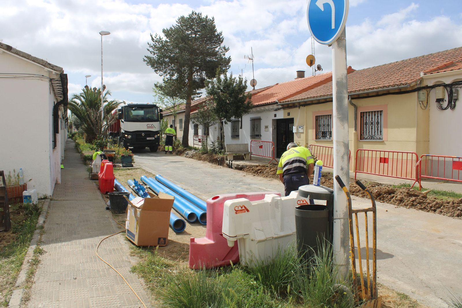 Carbayo visita las obras de la segunda fase de urbanización del barrio de La Vega