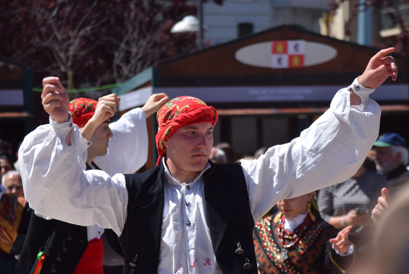 actuacion-dona-urraca-en-la-marina-17