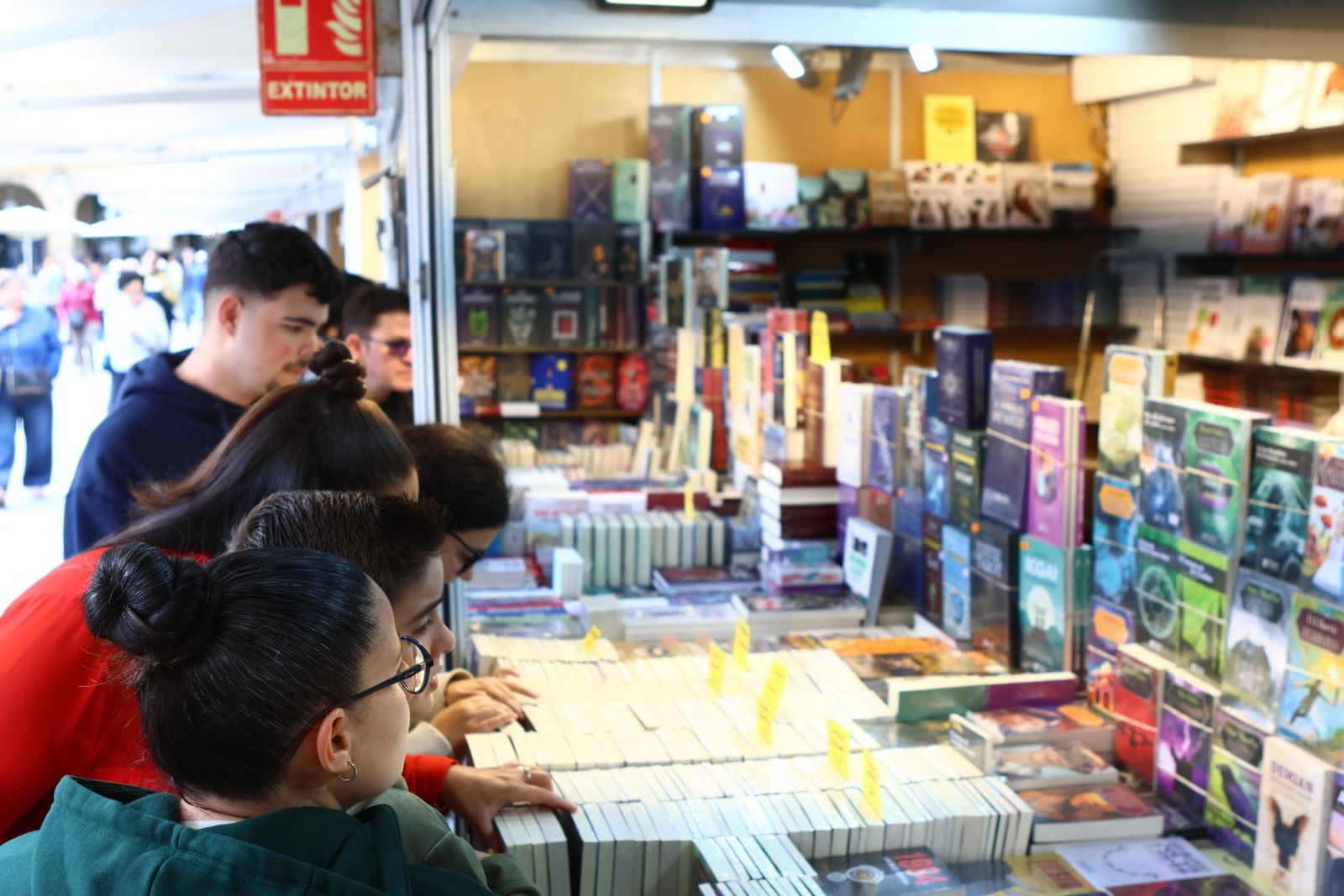 Feria municipal del libro en la Plaza Mayor de Salamanca