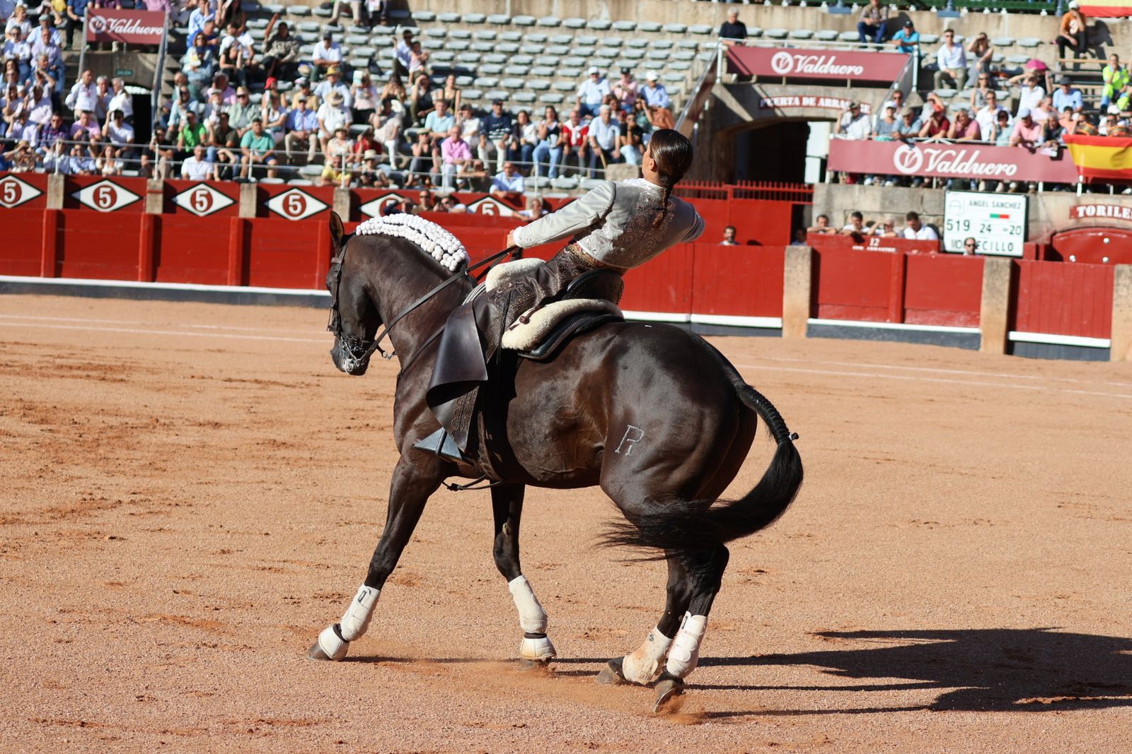 La Glorieta revive el aroma de la feria taurina con el primer festejo: Lea Vicens, Raquel Martín y Olga Casado